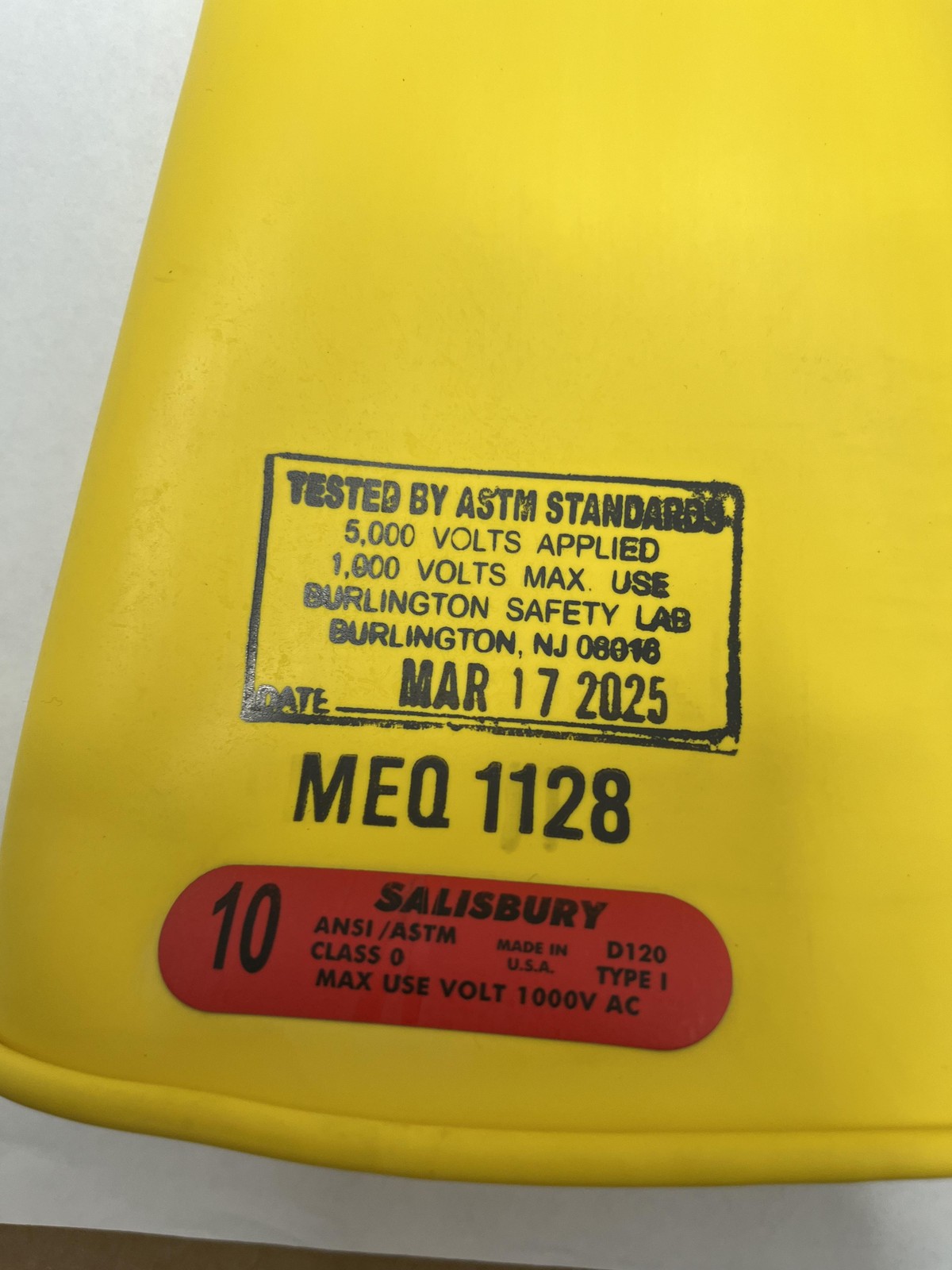 Salisbury Class 0 1000V AC Rubber Insulating Gloves Size 10 Yellow MEQ 1128