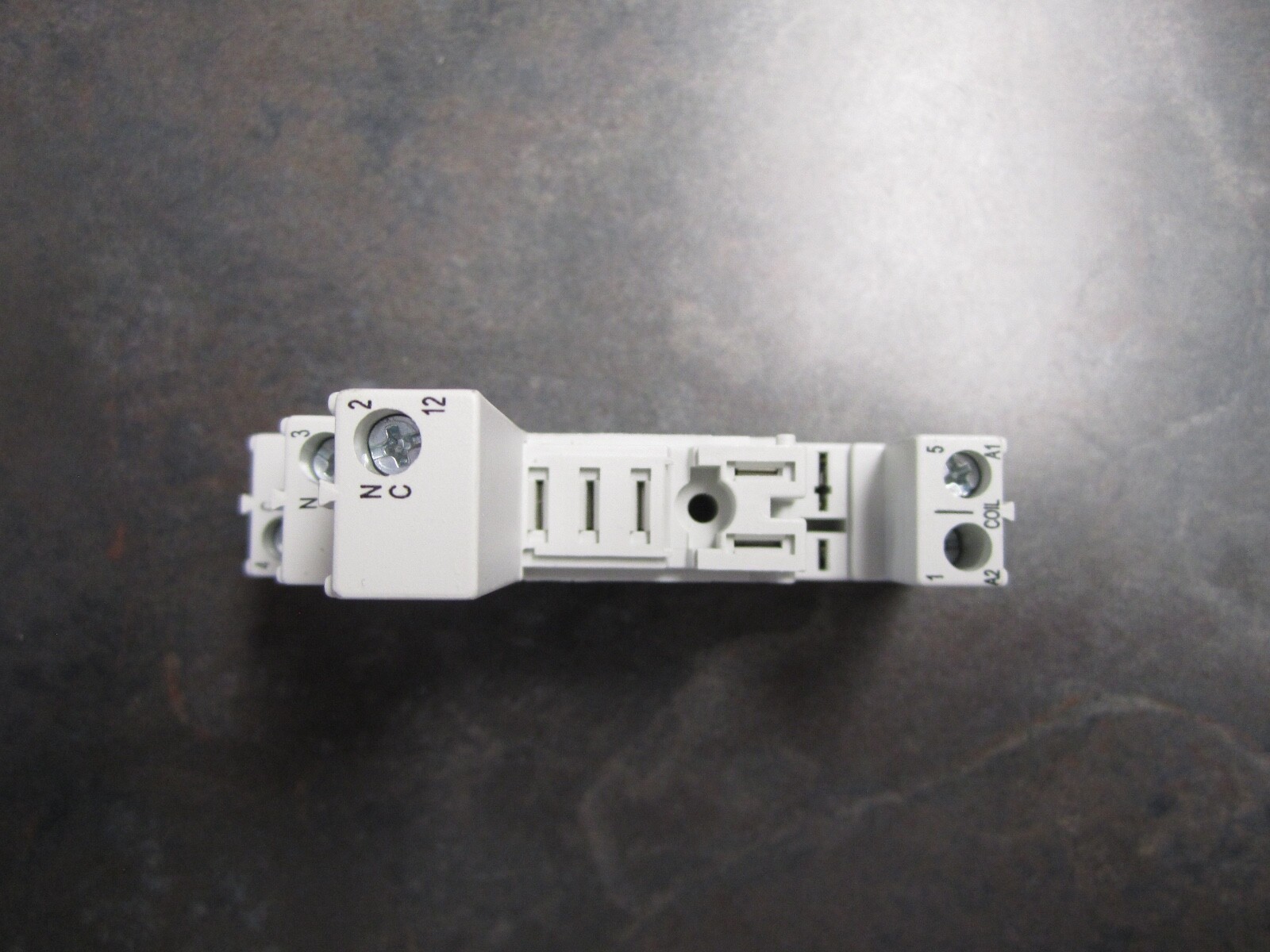 NEW ALLEN BRADLEY 700-HN221 RELAY BASE NEW FROM BOX QUANTITY