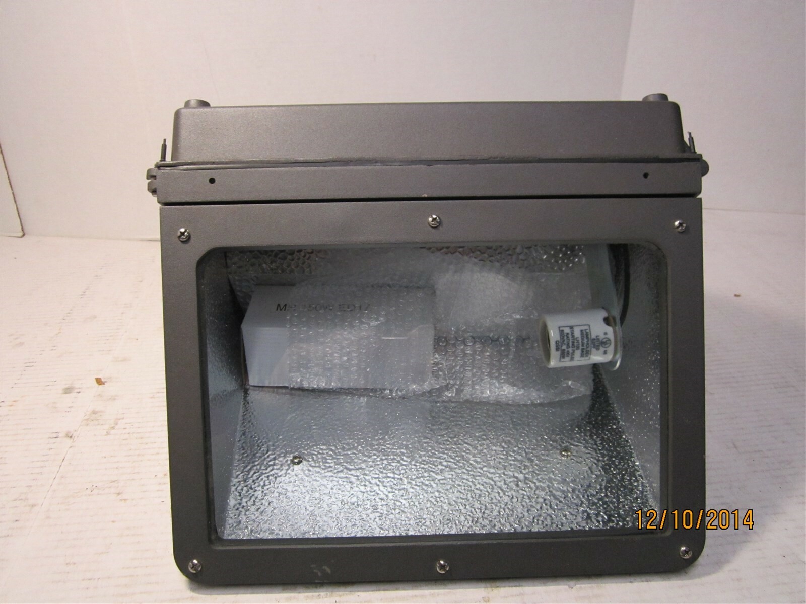 Wall Pack Metal Halide Pulse Start Light Fixture 150 Watts 120/277 Volts