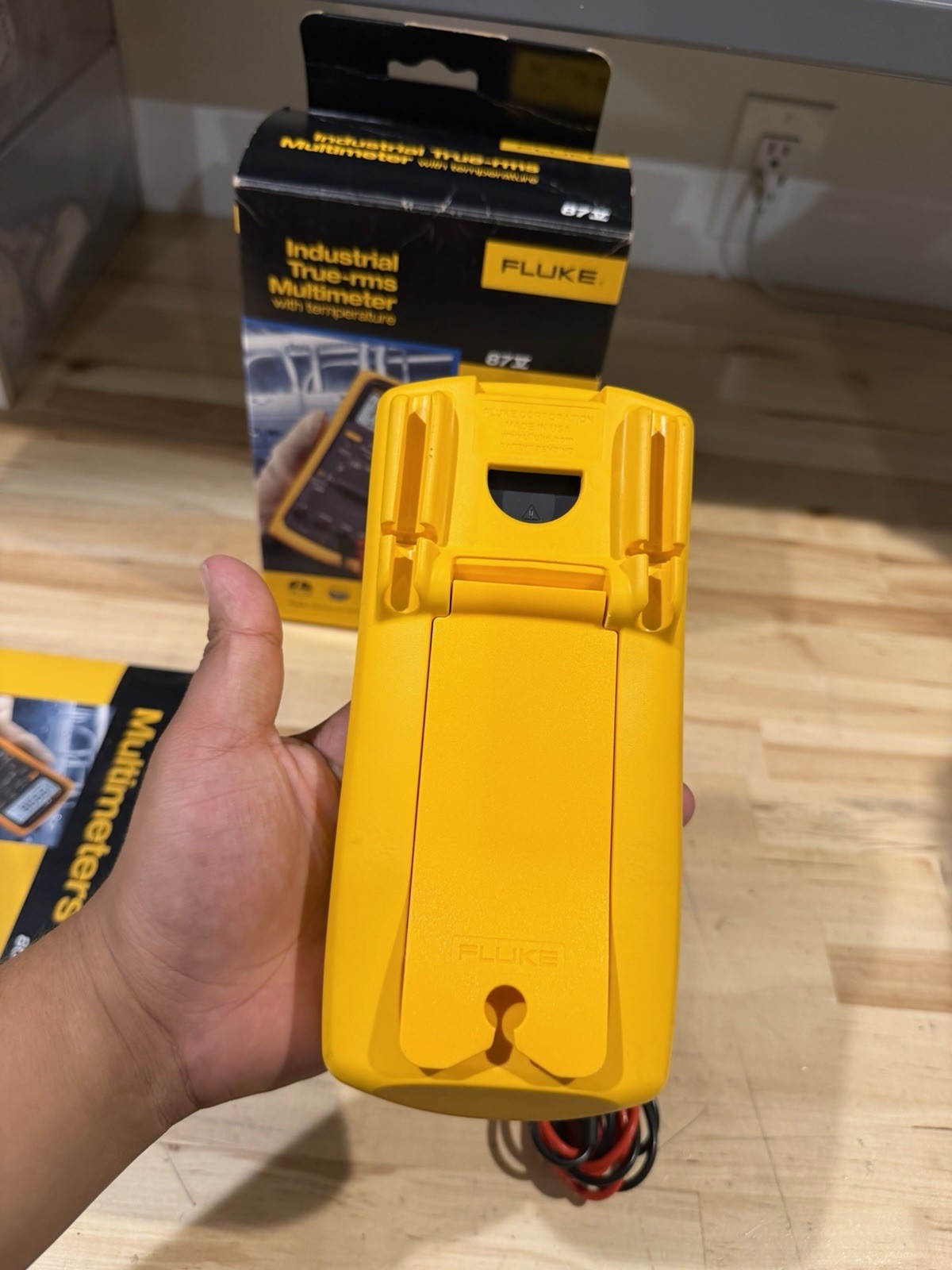 FLUKE 87V TRUE RMS MULTIMETER W/ LEADS (TESTED) SHIPS FAST