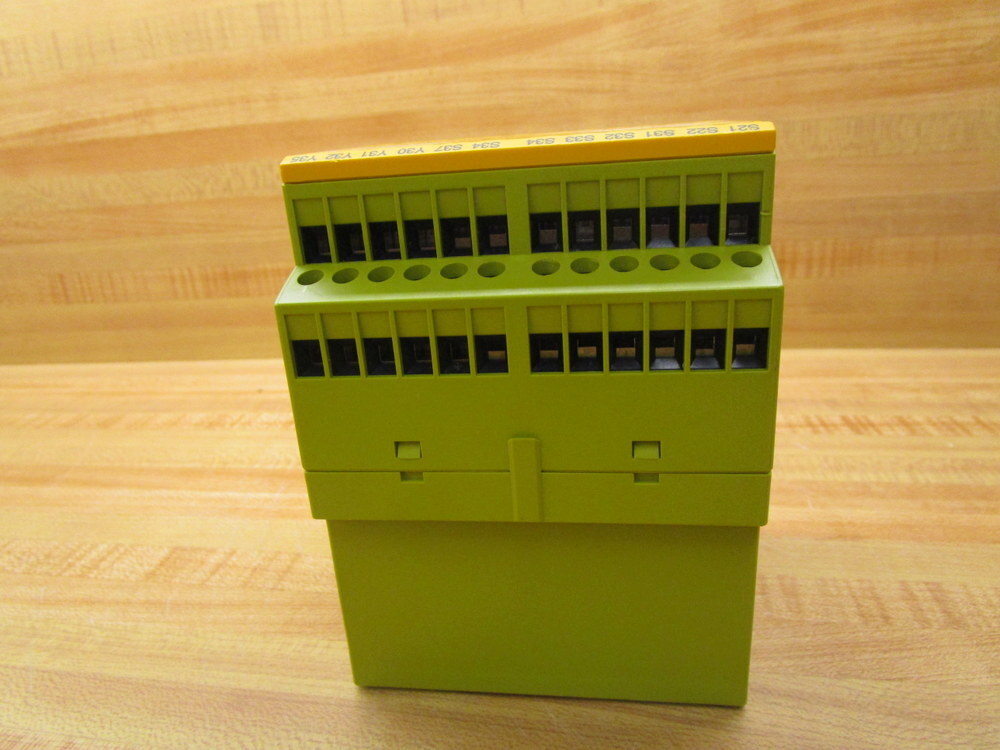 Pilz PNOZ-11 24VAC 24 VDC 7n/o 1n/c Relay 774080