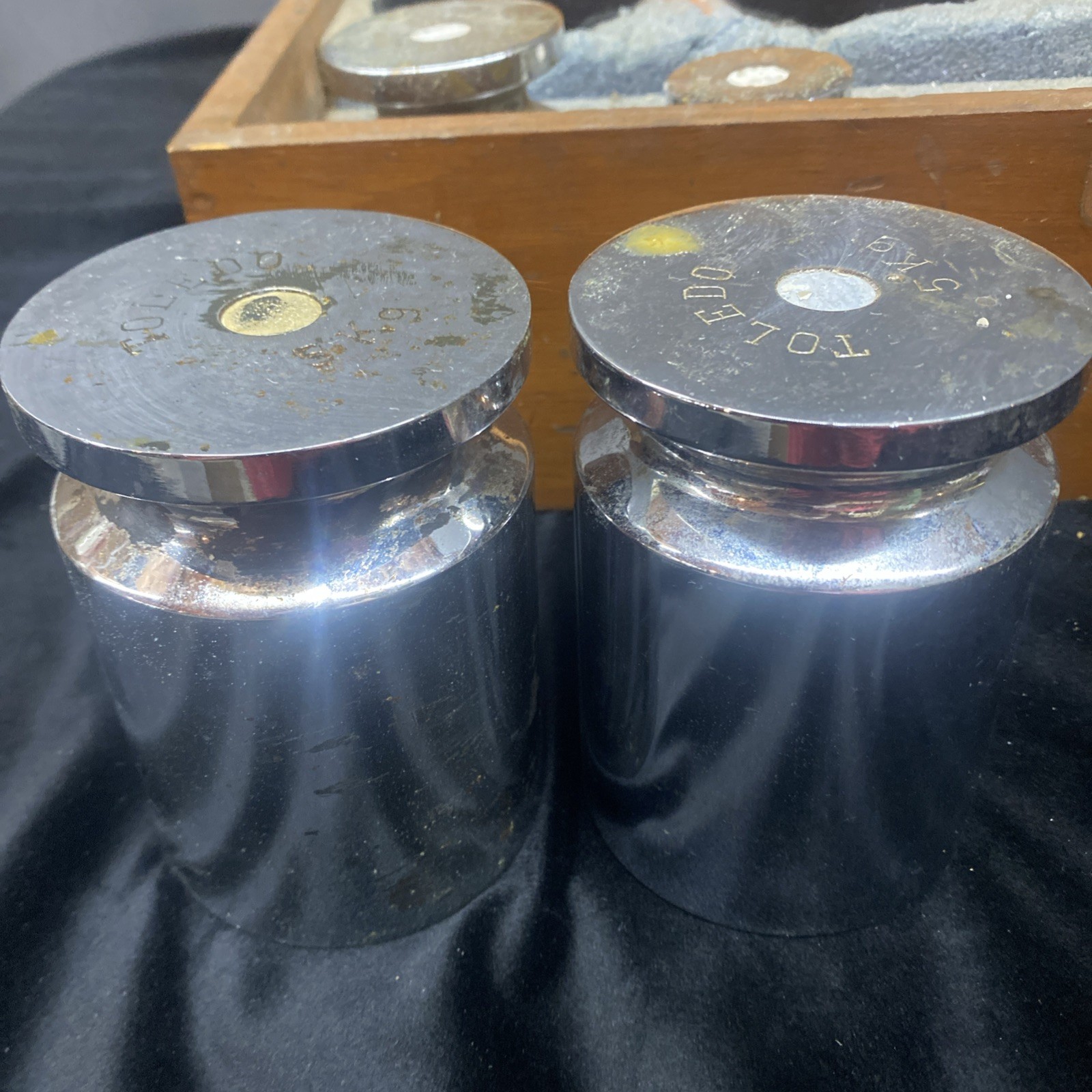 Mettler Toledo Weight Set Of (2)5kg (1)2Kg (1)1 Kg (3)100G In Wooden Box