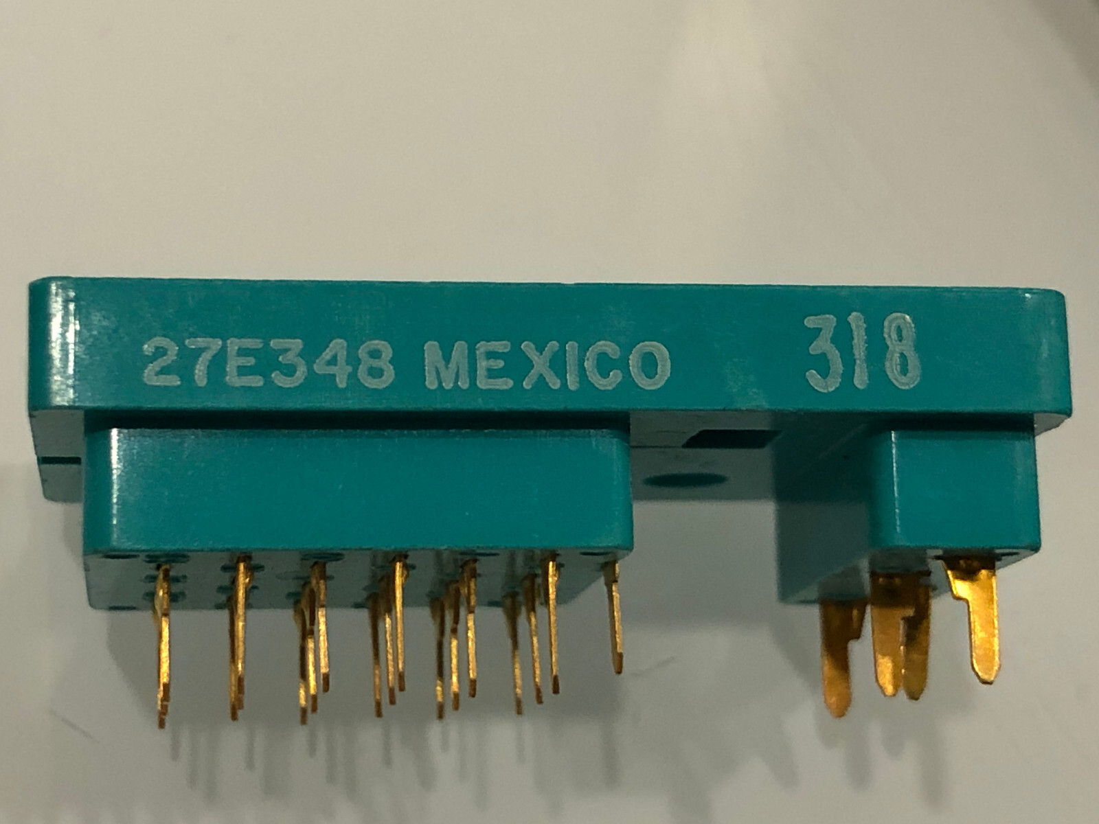 Relay Socket 27E348 for R10 type plug-in relays up to 6 Form C Contacts