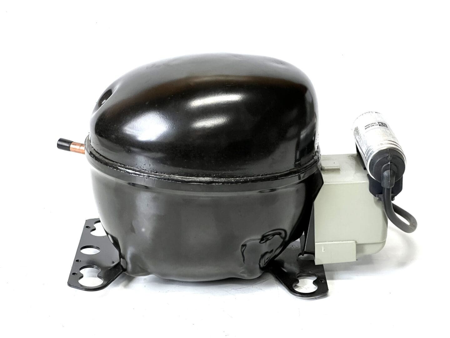 EMX3115U – Embraco 1/5 HP Refrigeration Compressor – R-290A – 115-127V – Low / M