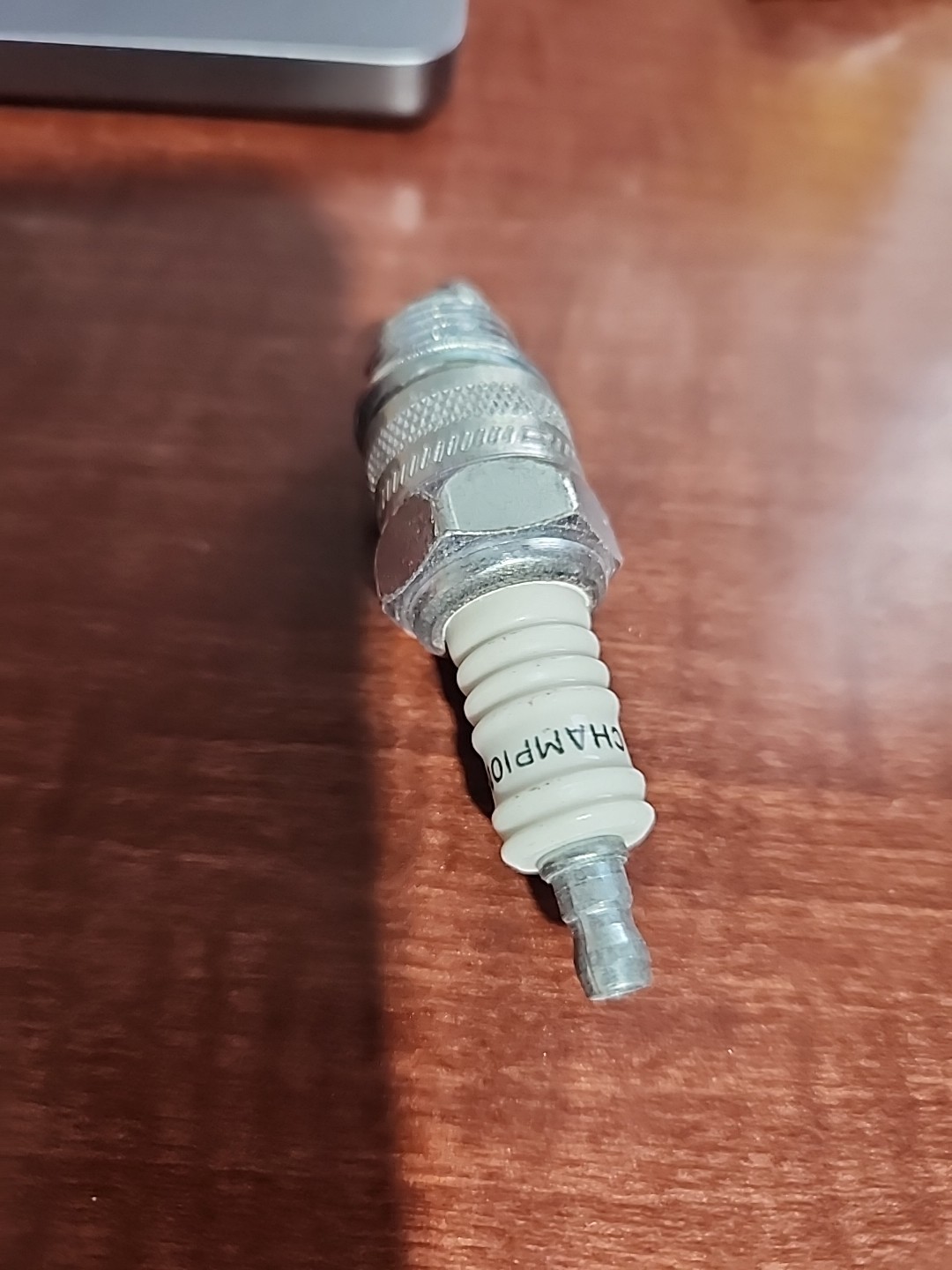 CHAMPION COPPER PLUS SPARK PLUG 549 D18Y NOS