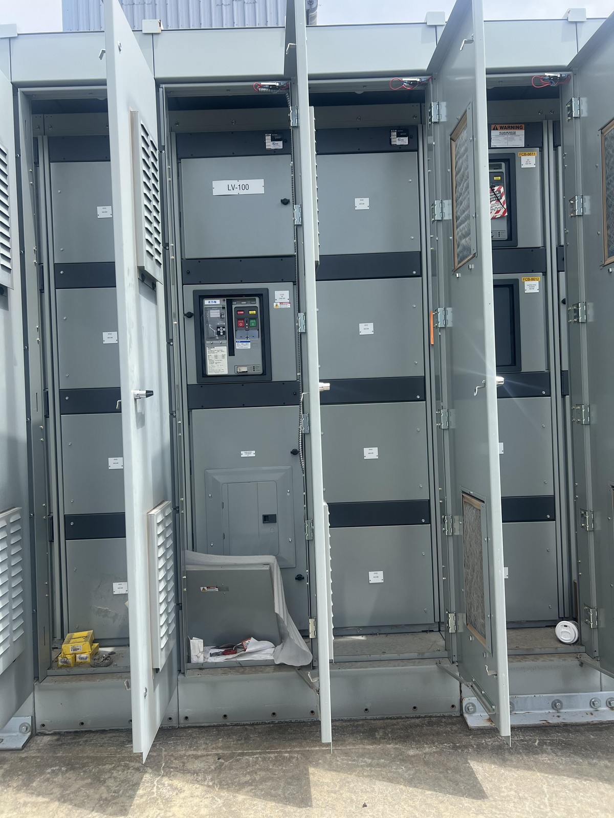 Eaton Magnum DS 3200A 480V LV Switchgear Outdoor 7 Section & Main