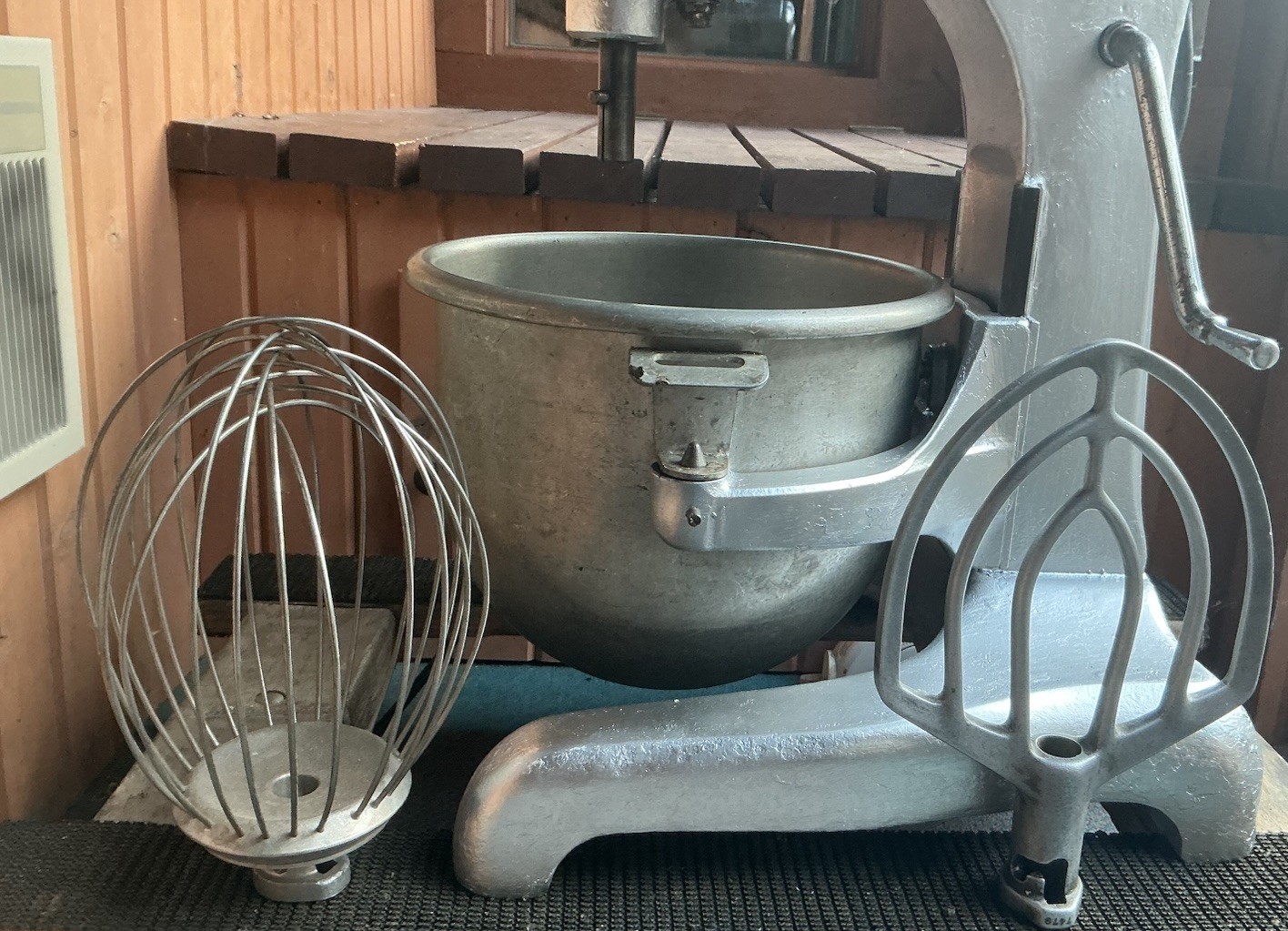 Hobart A120 12 Quart Commercial Bakery Dough Mixer + Bowl Paddle Reconditioned