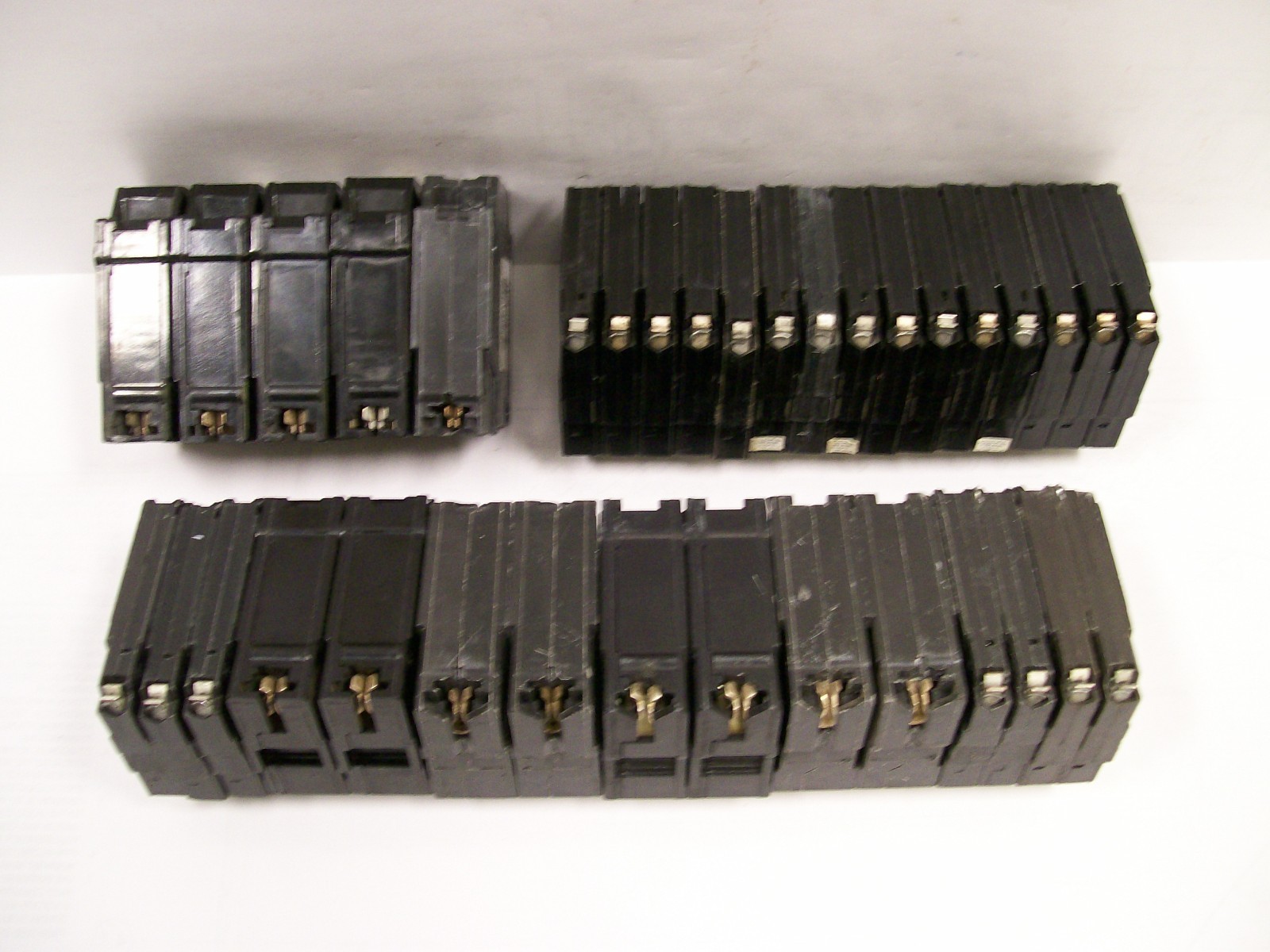 HUGE LOT GE Breakers THQL1115 THQL1120 THQL215 THQL250 THQP115 THQP230 THQL21100