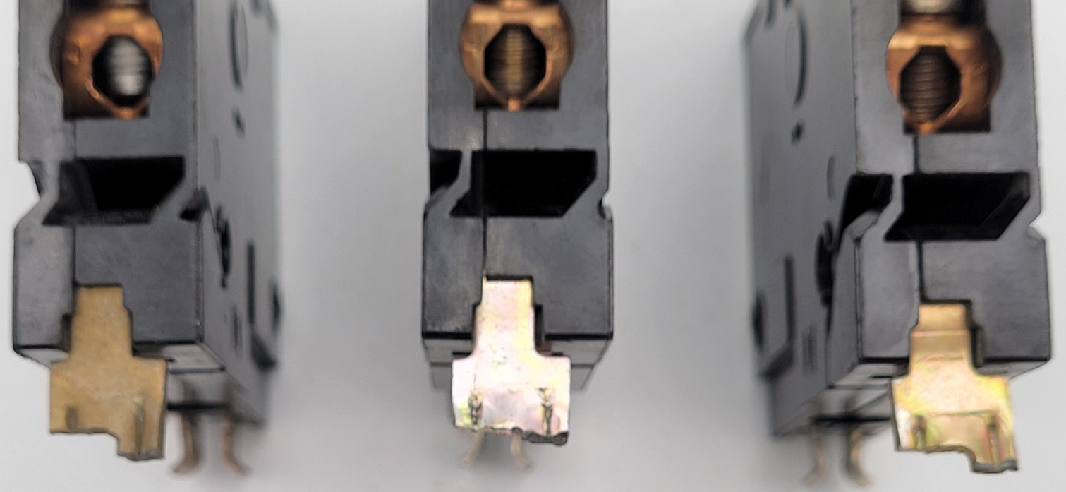 Square D QO130 30 A 1-Pole Long Foot (**CUT**) Plug On 120V Circuit Breaker USED