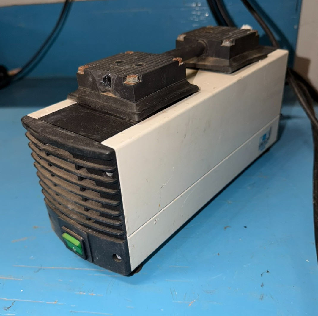KNF N816.3 KTP Vacuum Pressure Pump 16 L/min 115V Runs Strong BROKEN PORT