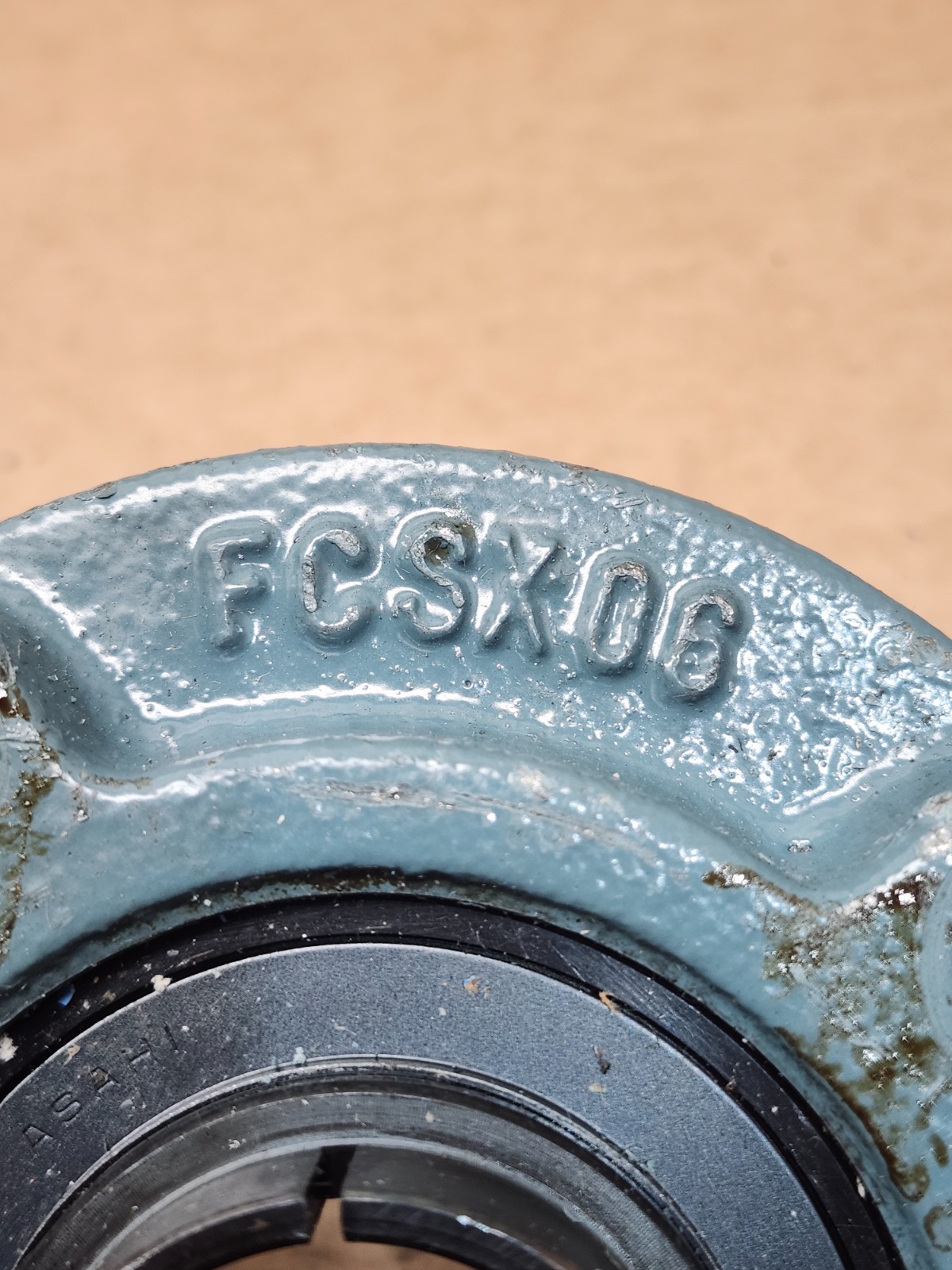NEW NO BOX AMI Flange-Mount Ball Bearing FCSX06, UE207