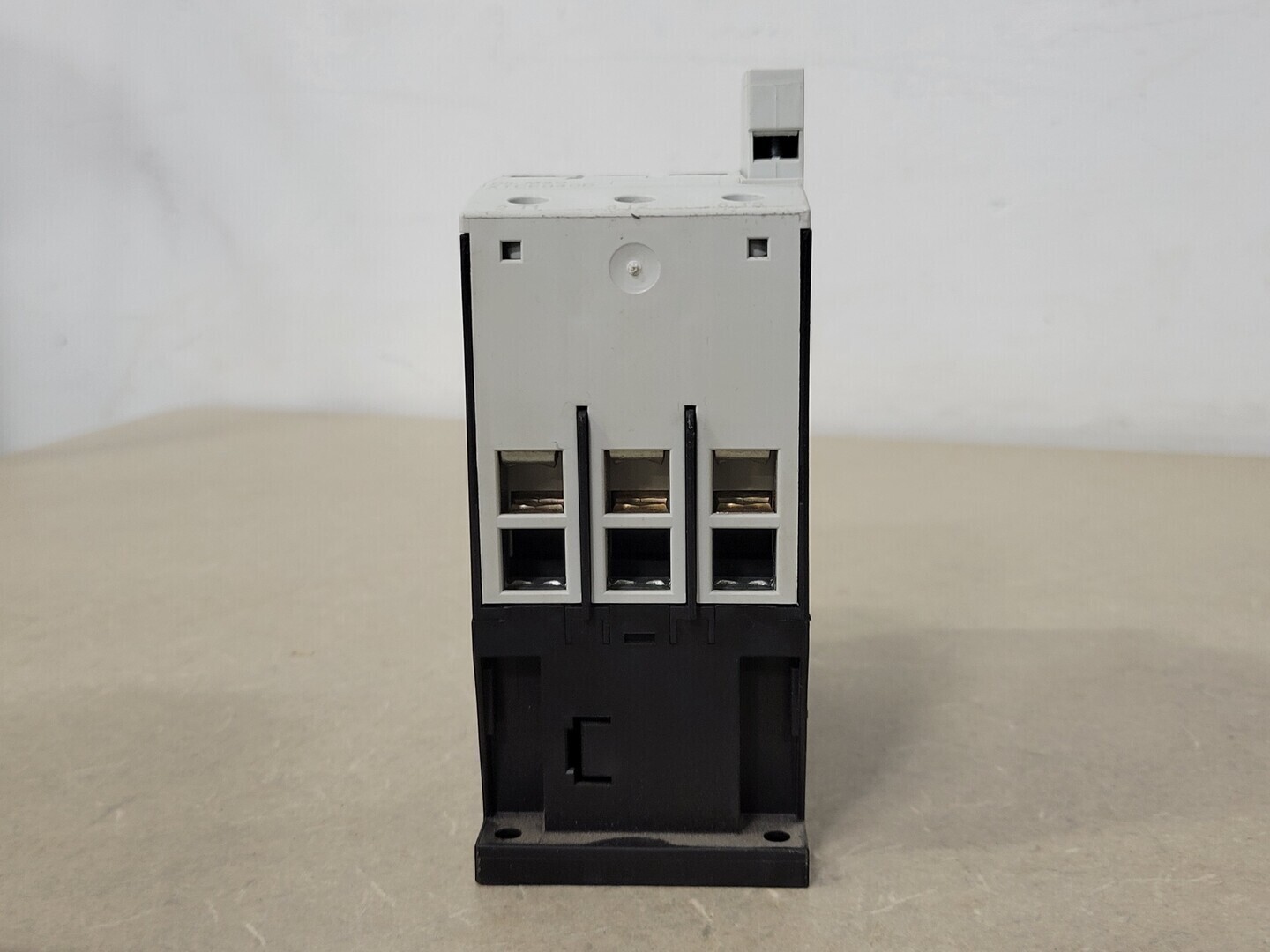 Eaton XTCE040DS1A 40 Amp, 3 Pole, 1NO+1NC, 110/120 VAC Coil Contactor – Parts