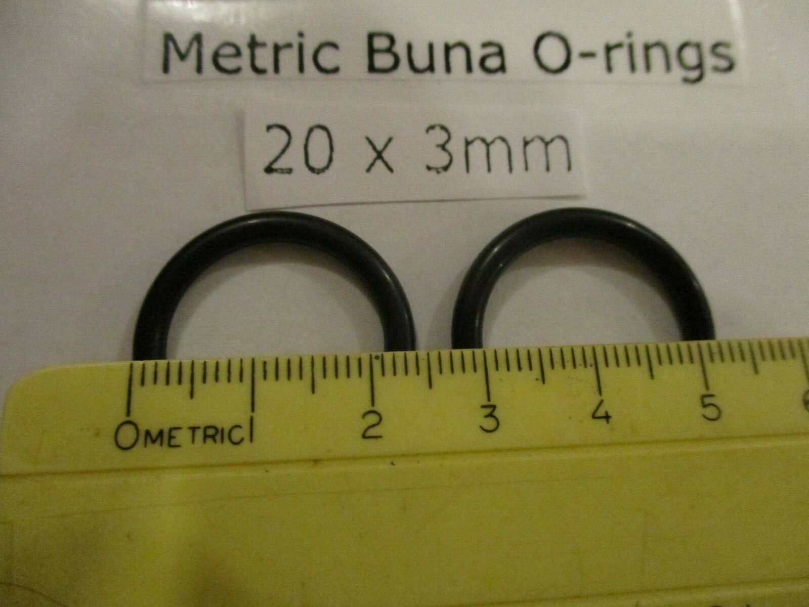 20mm ID x 26mm OD x 3mm thick O-ring. Buna-70. Quan 2.