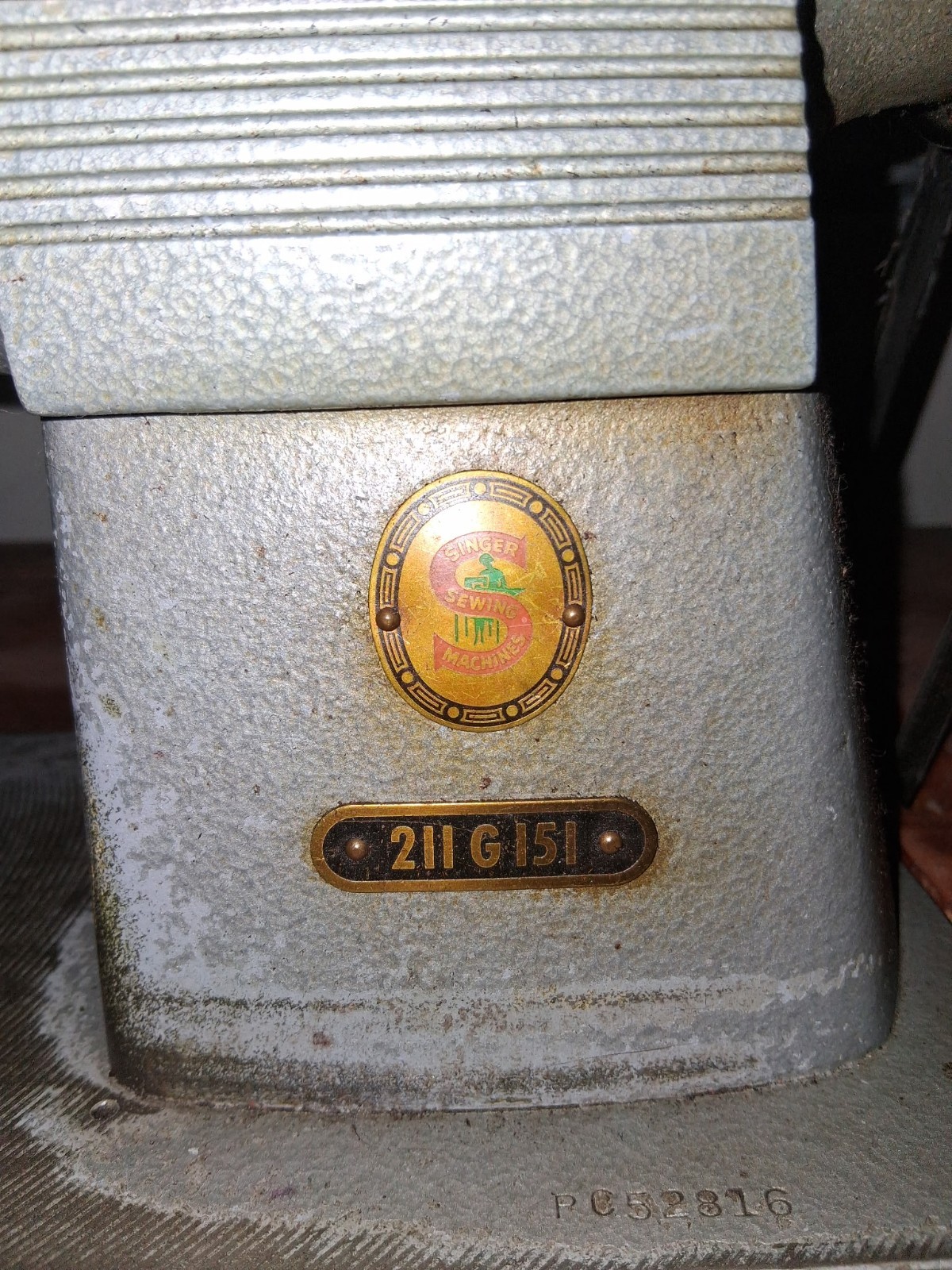 Singer Industrial Commercial Sewing Machine Model 211G151 Leather