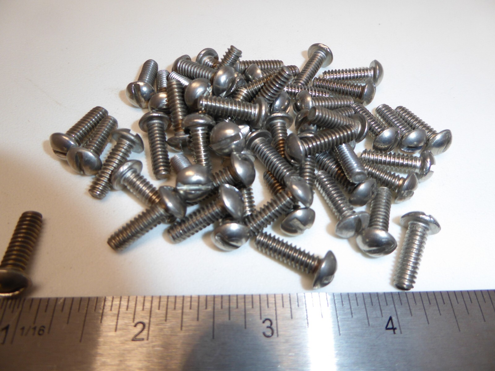 10-24 x 5/8 Round Head Slotted Machine Screw SS 18-8 VINTAGE USA Made Qty 50