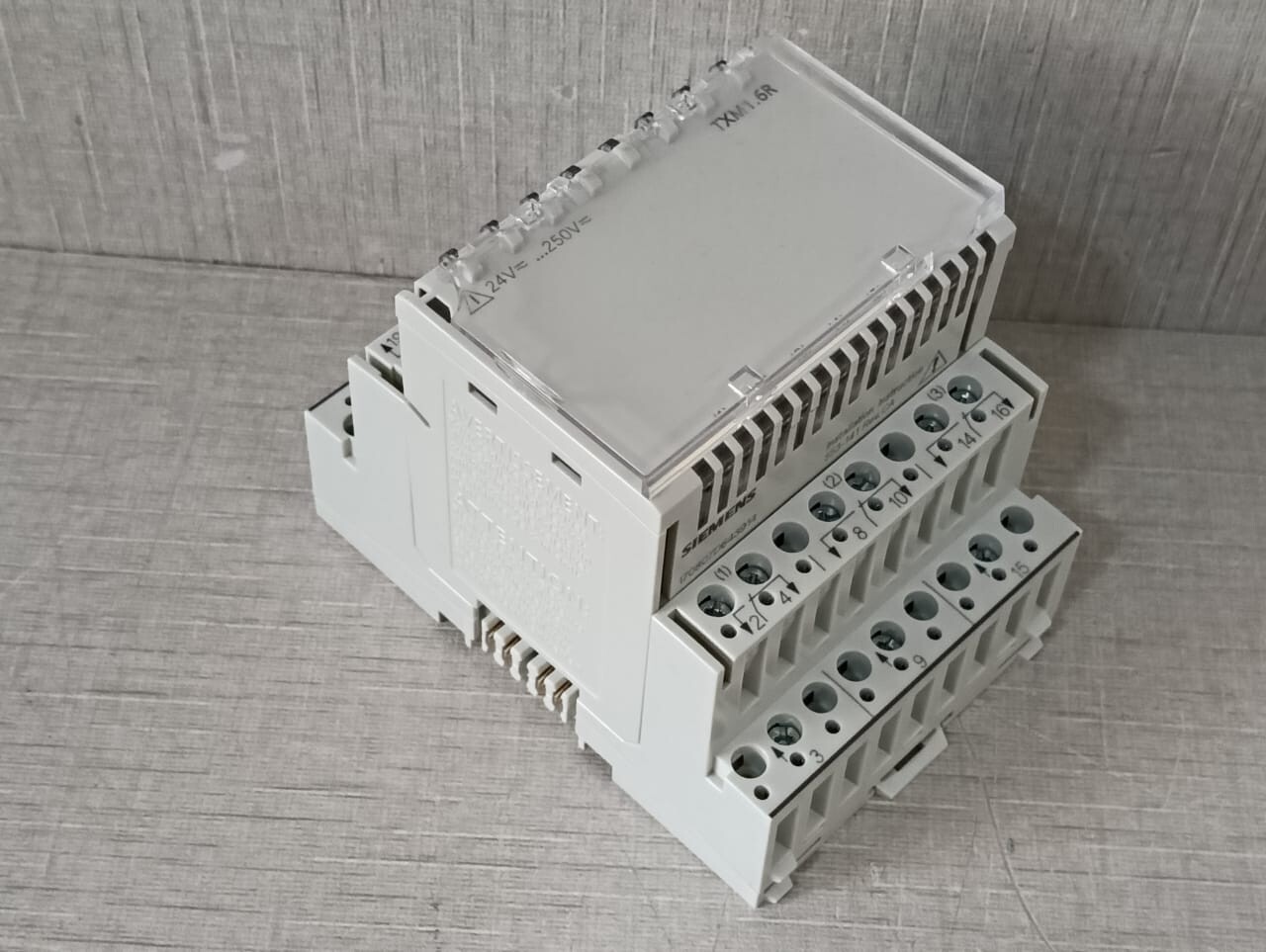 SIEMENS TXM1.6R 6 RELAY OUTPUT MODULE 553-141 REV CA- NEW WITH OLD STOCK BOX
