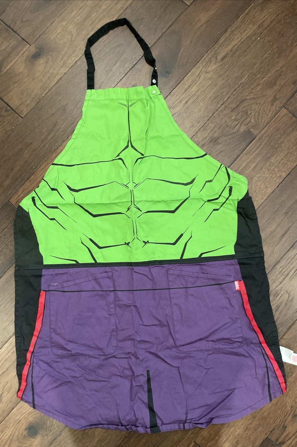 Marvel The incredible Hulk Adult Kitchen Apron Disney Store 38 1/2” H x 28 1/3″