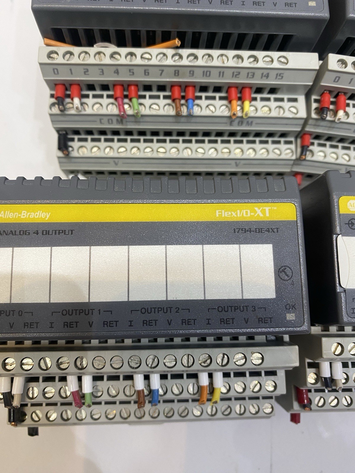 Allen-Bradley FlexI/O-XT Analog 4 Output 1794-OE4XT Ser.B + 1794-TB3