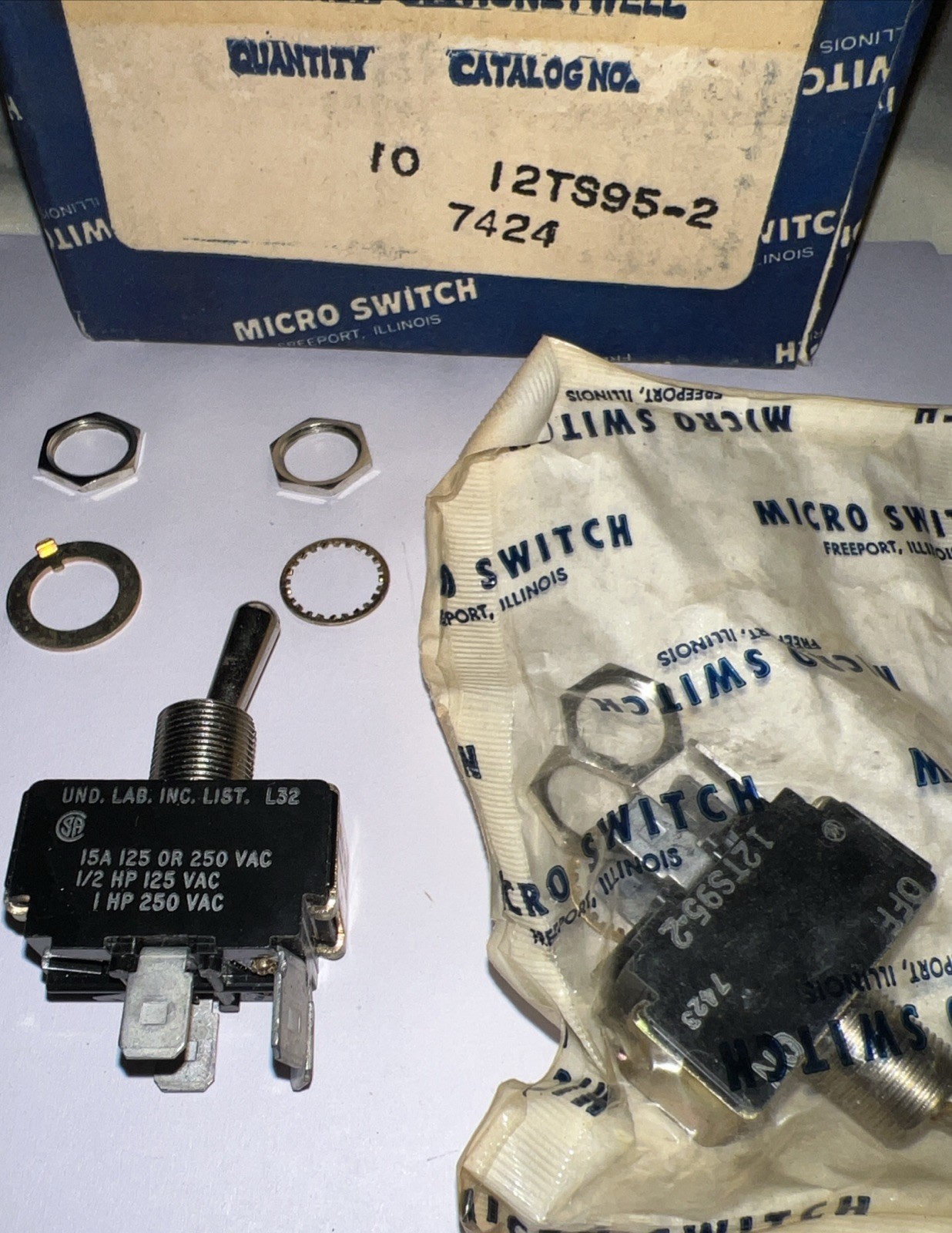 HONEYWELL 12TS95-2 Toggle OFF ON DPST 15 A 125 VAC/250 VAC NEW in SEALED PACKAGE