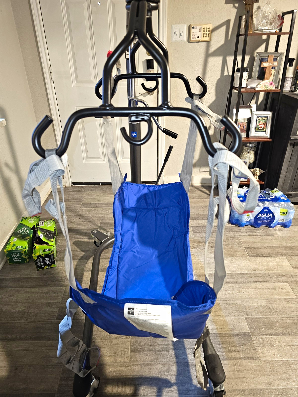 Medline MDS88200D Manual Hydraulic Patient Lift Floor Lift w/ Blue Sling