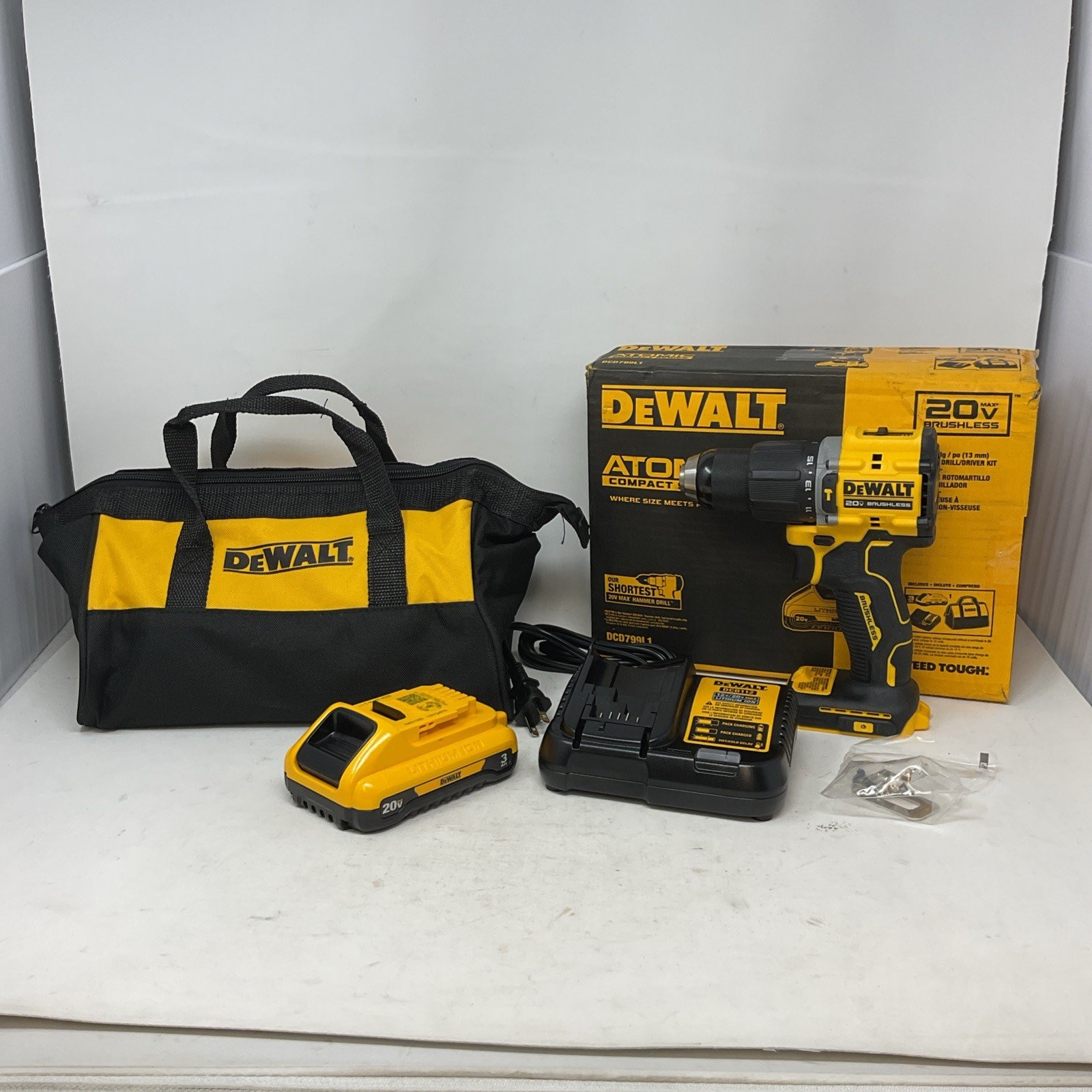 DeWalt DCD799L1 20V Atomic Compact Series Li-Ion 1/2″ Cordless Hammer Drill Kit