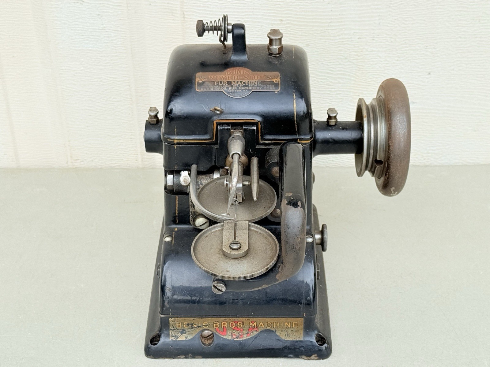 Bonis Industrial “Never-Stop” Fur & Leather Sewing Machine | Made in USA