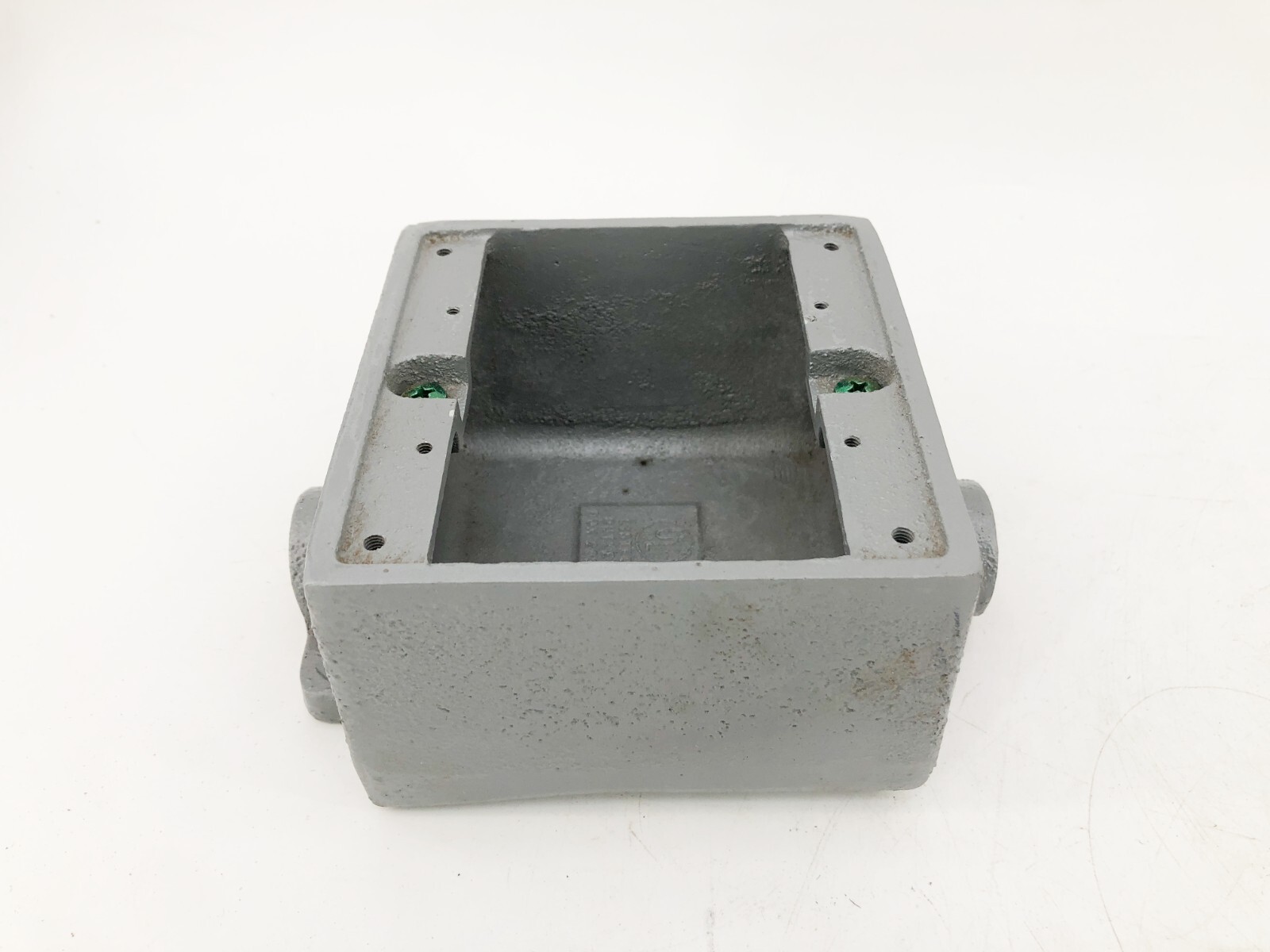 New Killark 2FDC-2M Device Box 3/4″ Hub 50.0 Cu. In Capacity