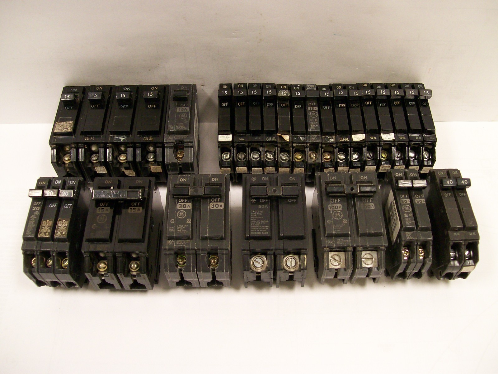 HUGE LOT GE Breakers THQL1115 THQL1120 THQL215 THQL250 THQP115 THQP230 THQL21100