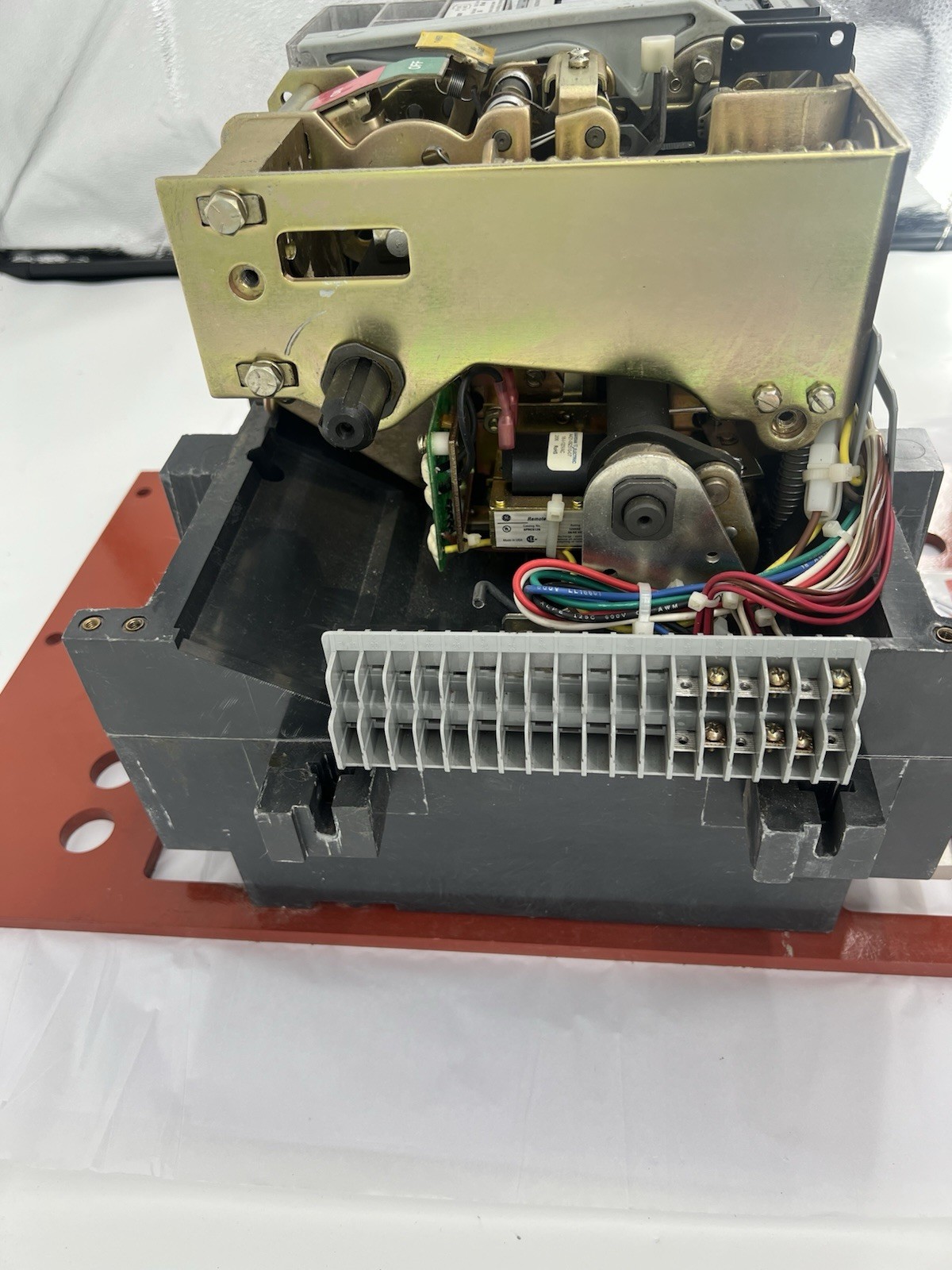 GE SHF20D220 Hi-Break Circuit Breaker, 2000A, 600V, 3P, 3Ø w/ SPUV120AC