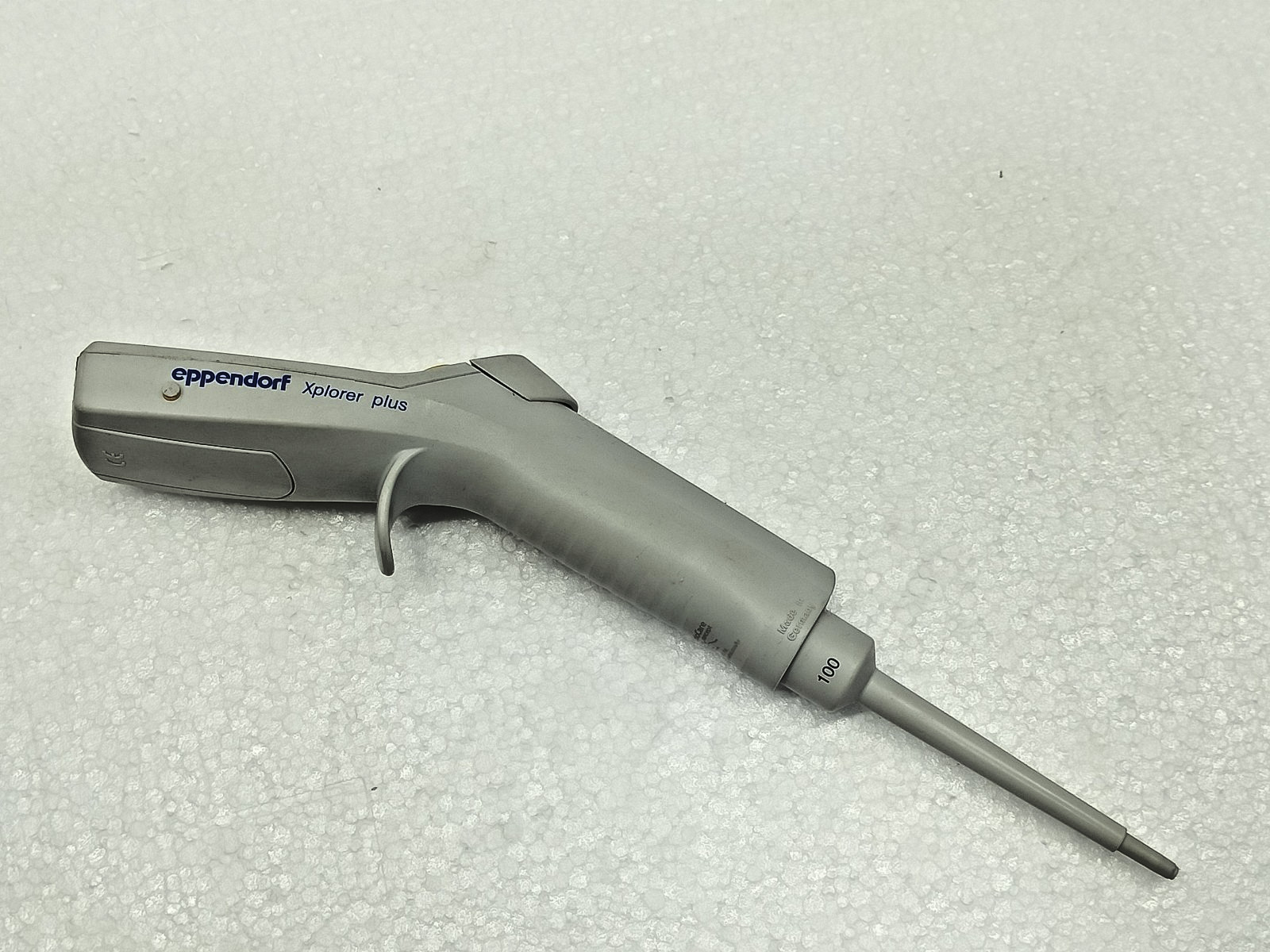 Eppendorf Xplorer Plus 5-100 uL Electronic Pipette Single Channel