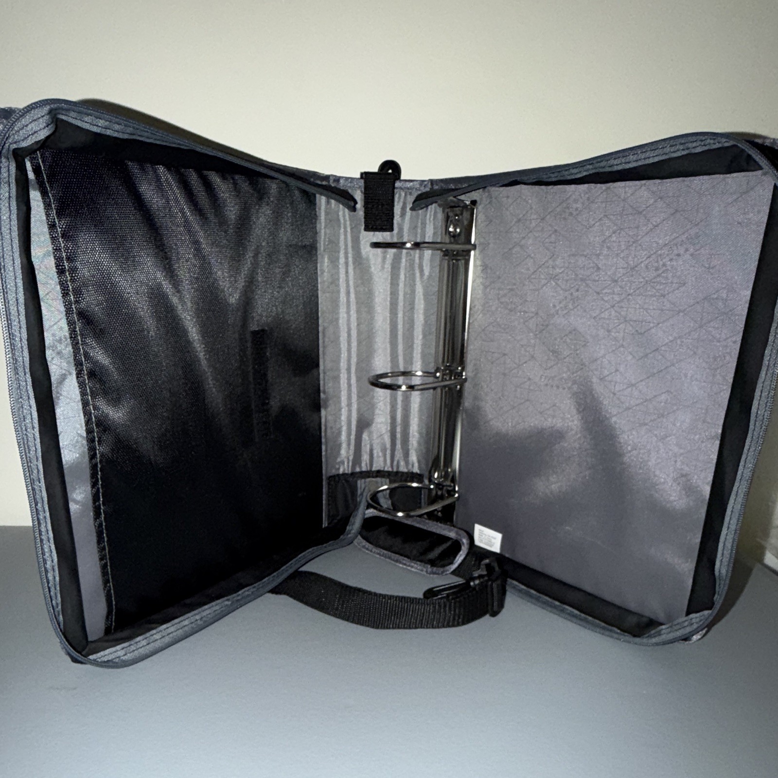 Five Star Daily Use Zipper Binder Black/Gray Nylon Strap, 3in Rings 850 Sheets