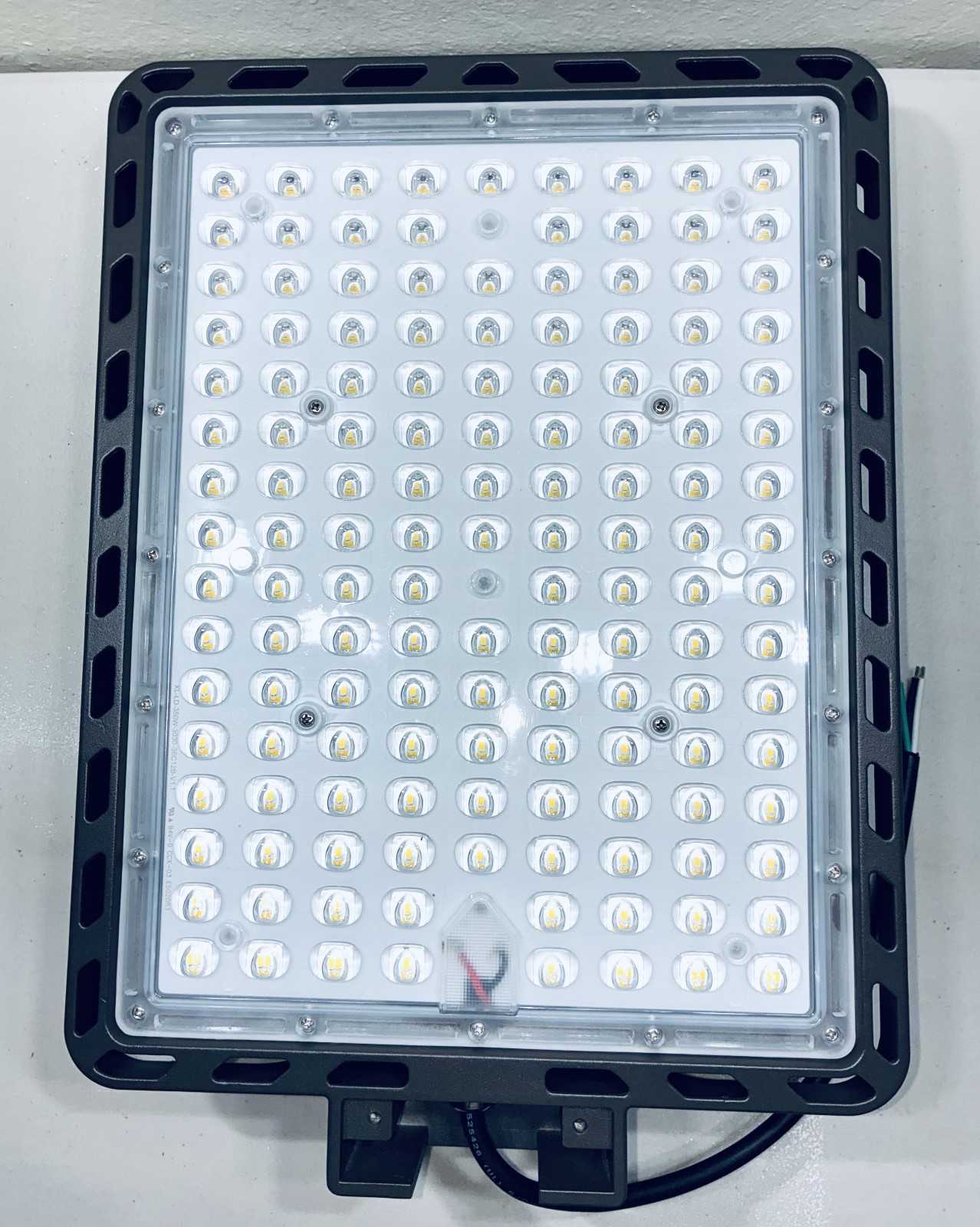 350W LED Parking Lot Light 52500LM Dusk to Dawn LED Shoebox Light 110-277V