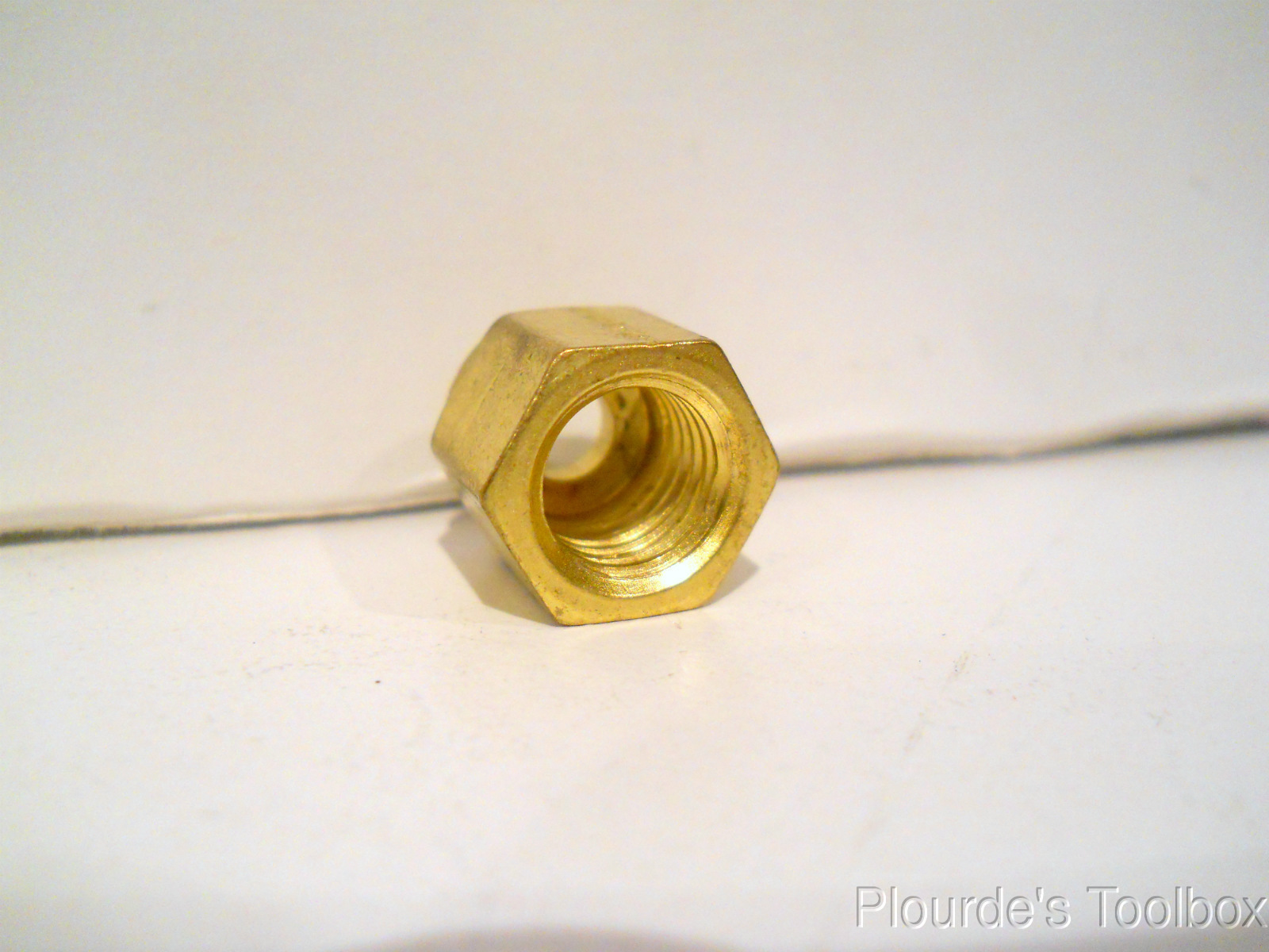 New Parker Brass 1/4″ Tube x 1/4″ Tube Union 90° Elbow Fitting, 4-4 EBZ-B
