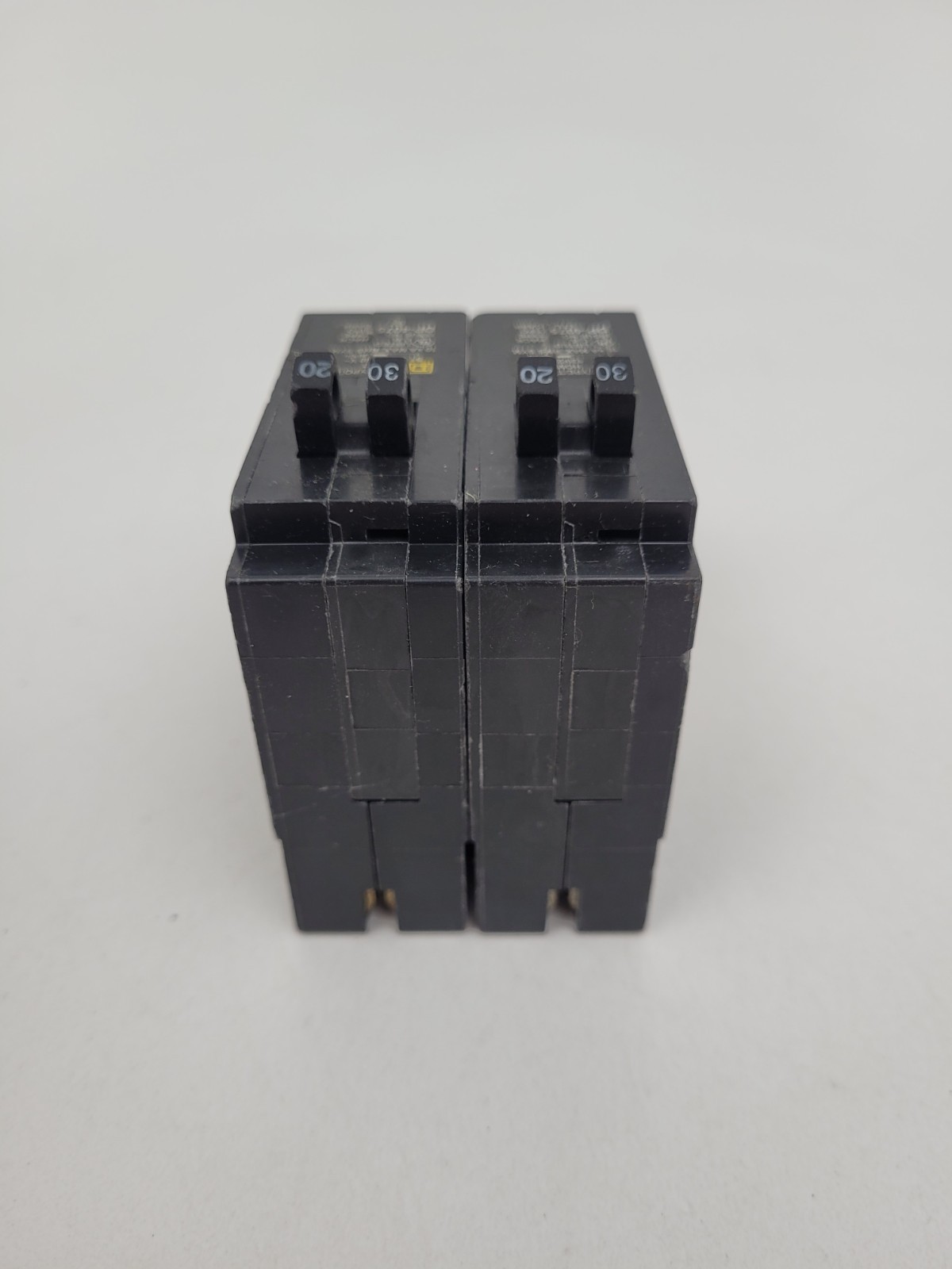 Lot of 2 – HOMT3020 Square D 20 Amp Circuit Breaker – Next Day Option