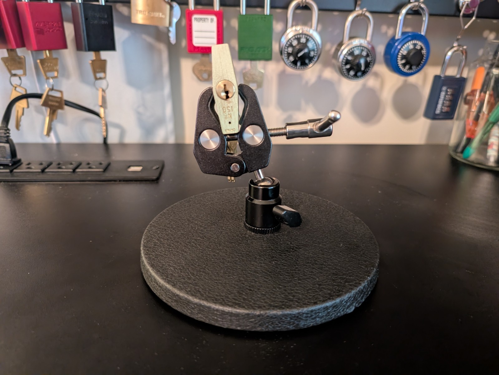 American lock 1100, Schlage, Masterlock Vise – Holds them all!