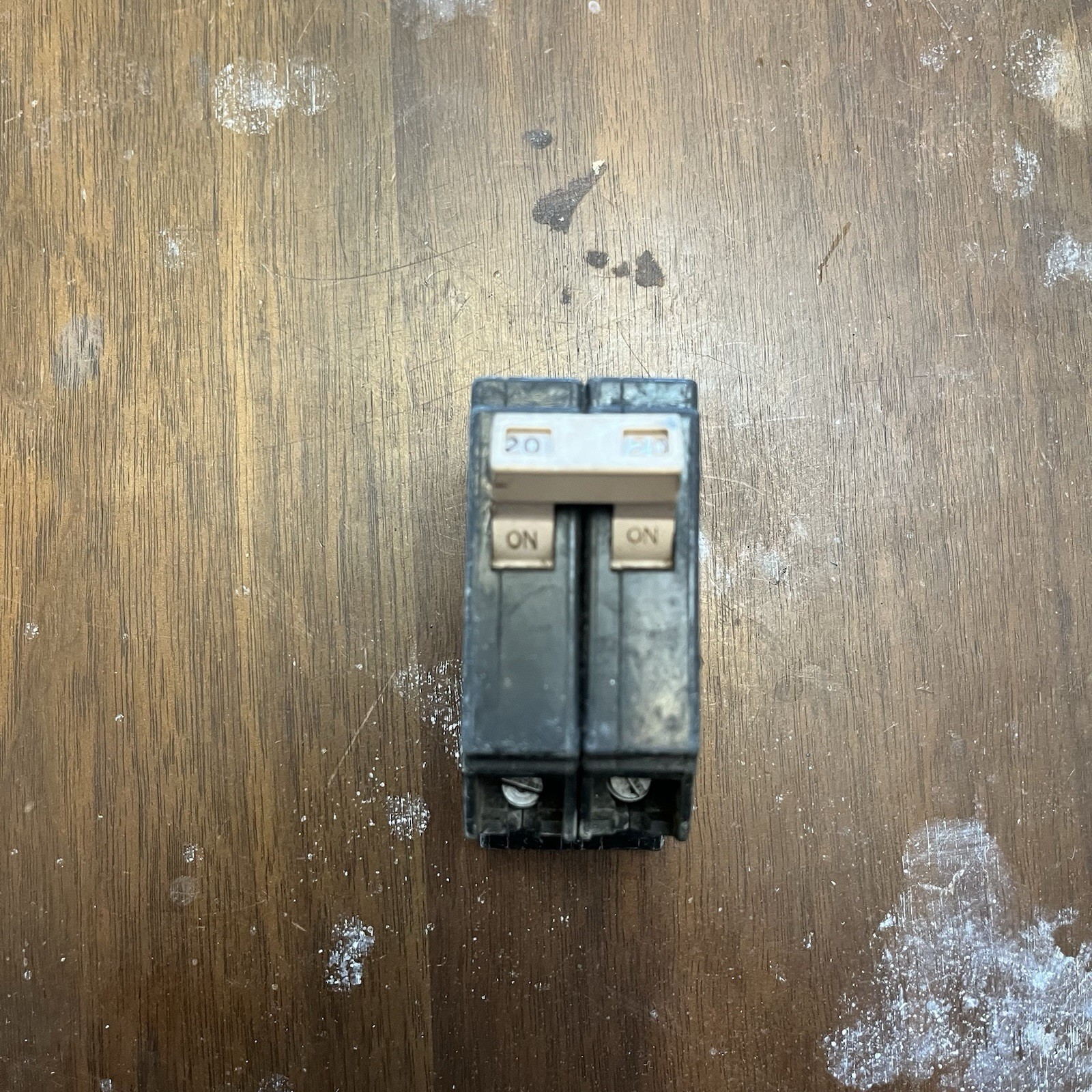 Cutler Hammer EATON CH230 2 Pole 30 Amp 120/240V Circuit Breaker Flaw