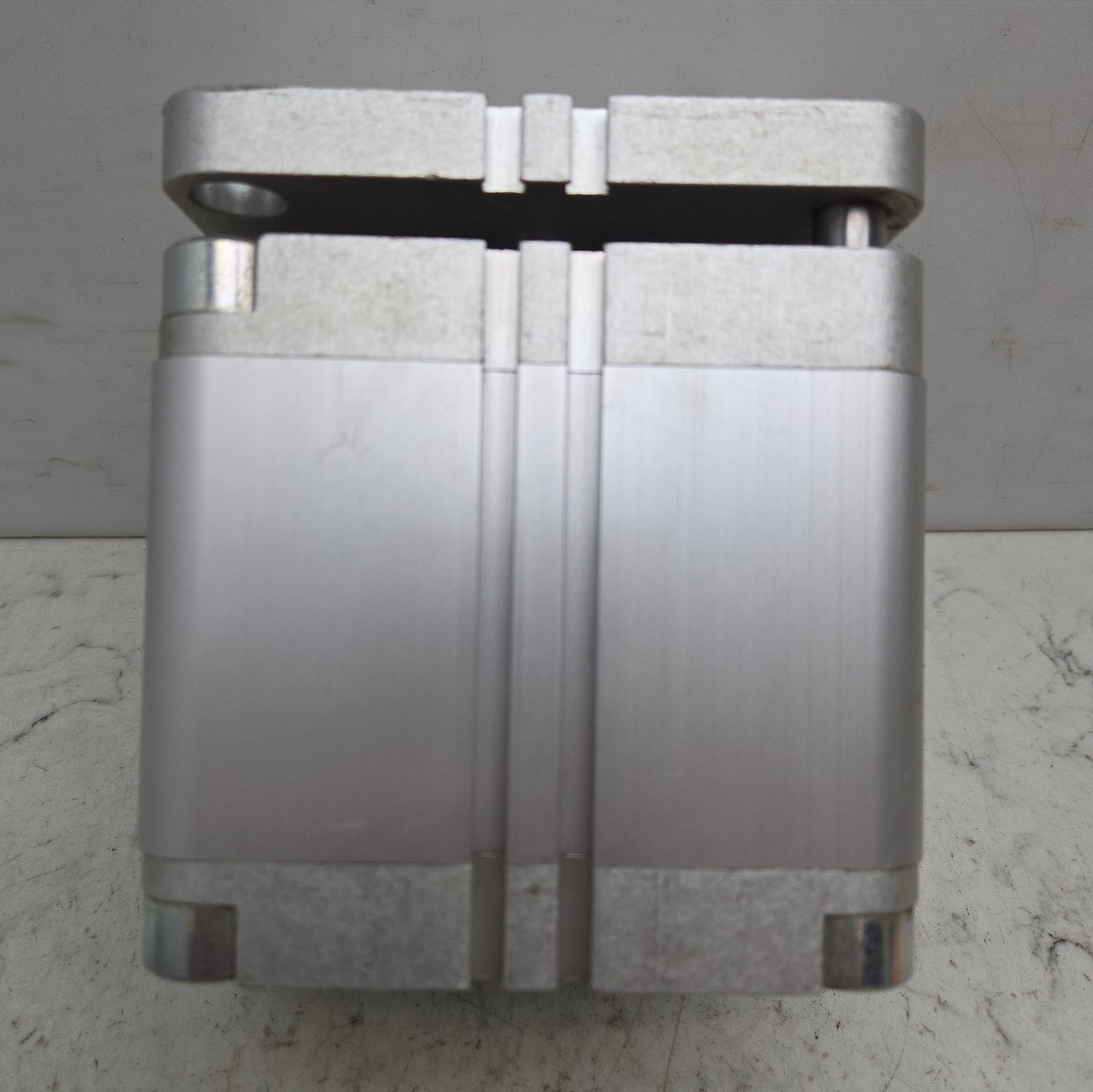 Festo ADVUL-100-50-P-A Compact Pneumatic Cylinder 50mm Stroke 100mm Bore 145 Psi