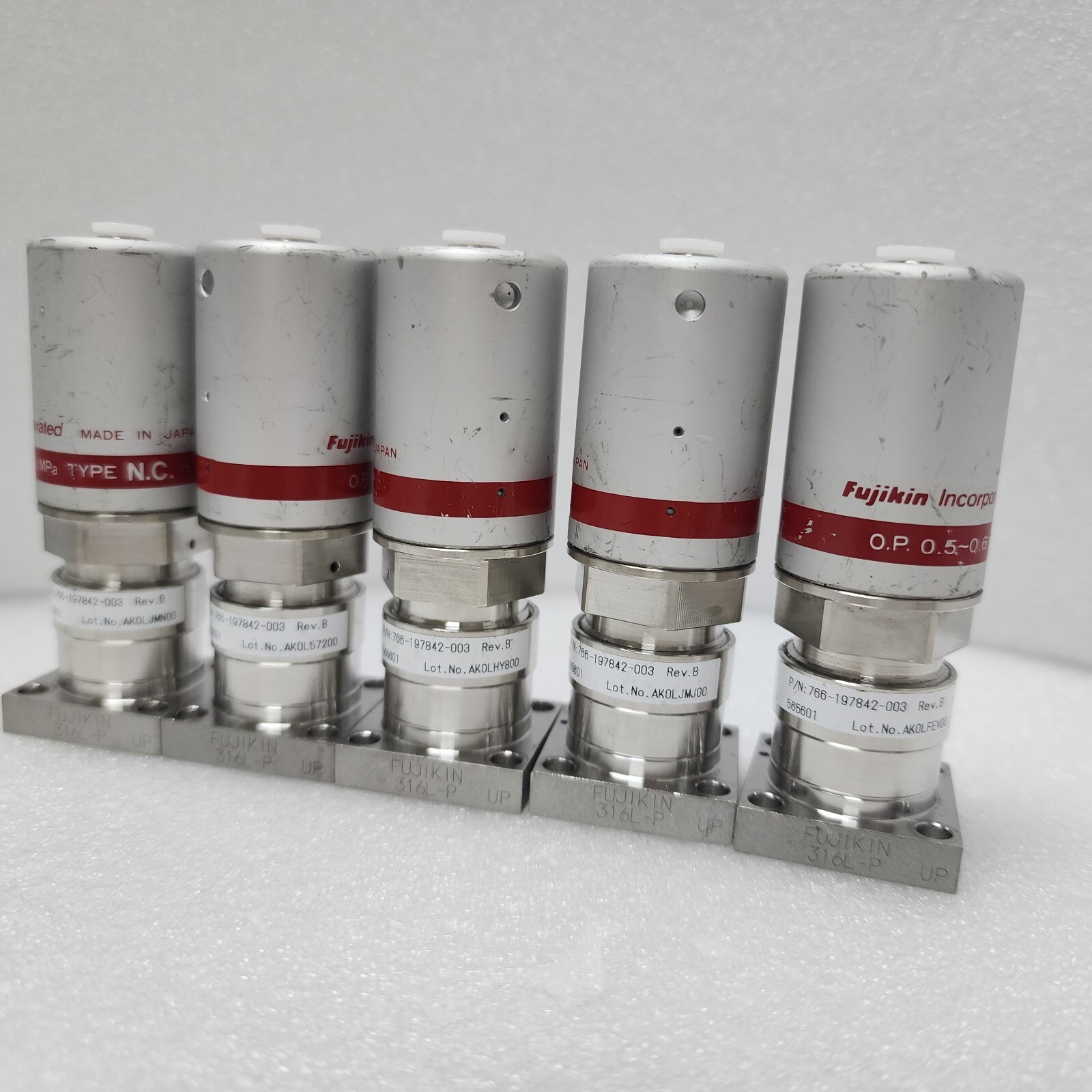 5 Fujikin 0.P 0.5-0.6 MPa, Lam 766-197842-003 Rev B, C No. 565601 NC Valve,96923