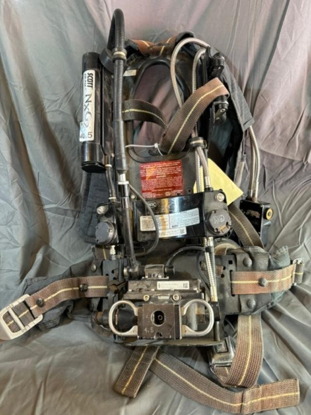 Scott 4.5 NXG2 SCBA Harness w/AirPak Plus & EZ Flo Regulator, Firefighter