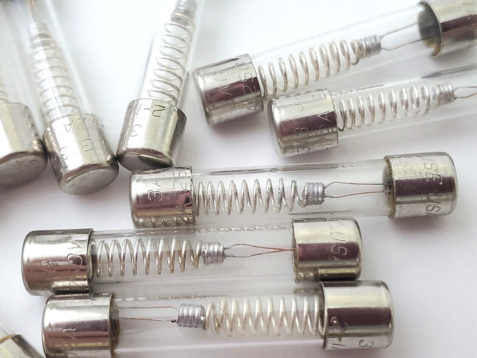 Lot of 10 Littelfuse 313 Vintage Glass Fuses 2-1/2 Amp 250V Slow Blow 1/4 x1-1/4