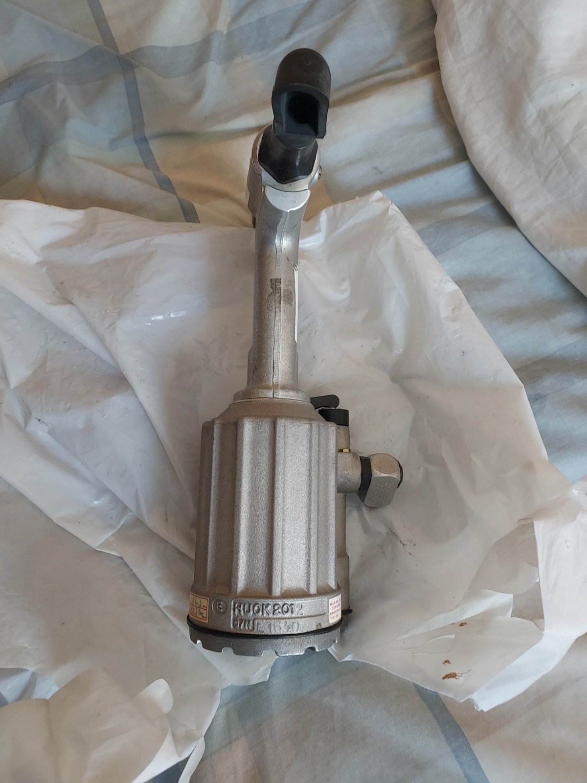 Huck 2012 Pneumatic Rivet Gun Riveter MPN 2012 Air Powered Industrial Tool