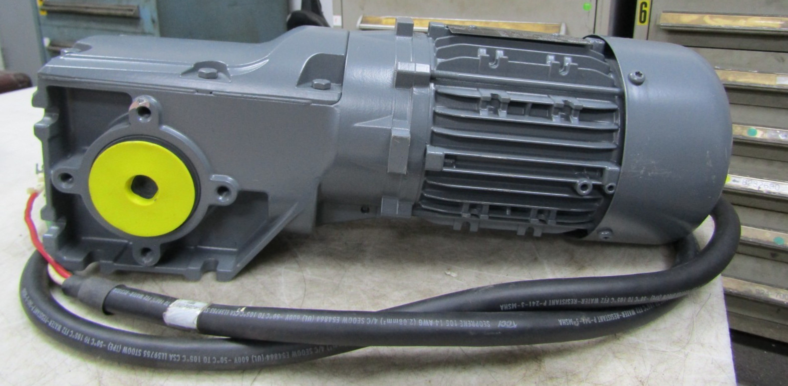 💥LENZE 1.10 KW GEAR MOTOR 3490 R/MIN 13.5 KG G50BB111MHBR2C00