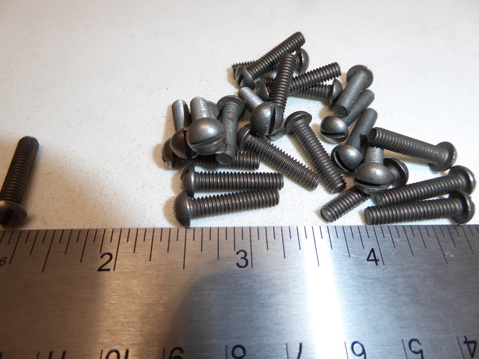8-32 x 3/4″ Round Head Slotted Machine Screw Steel VINTAGE USA Made NEW Qty 25