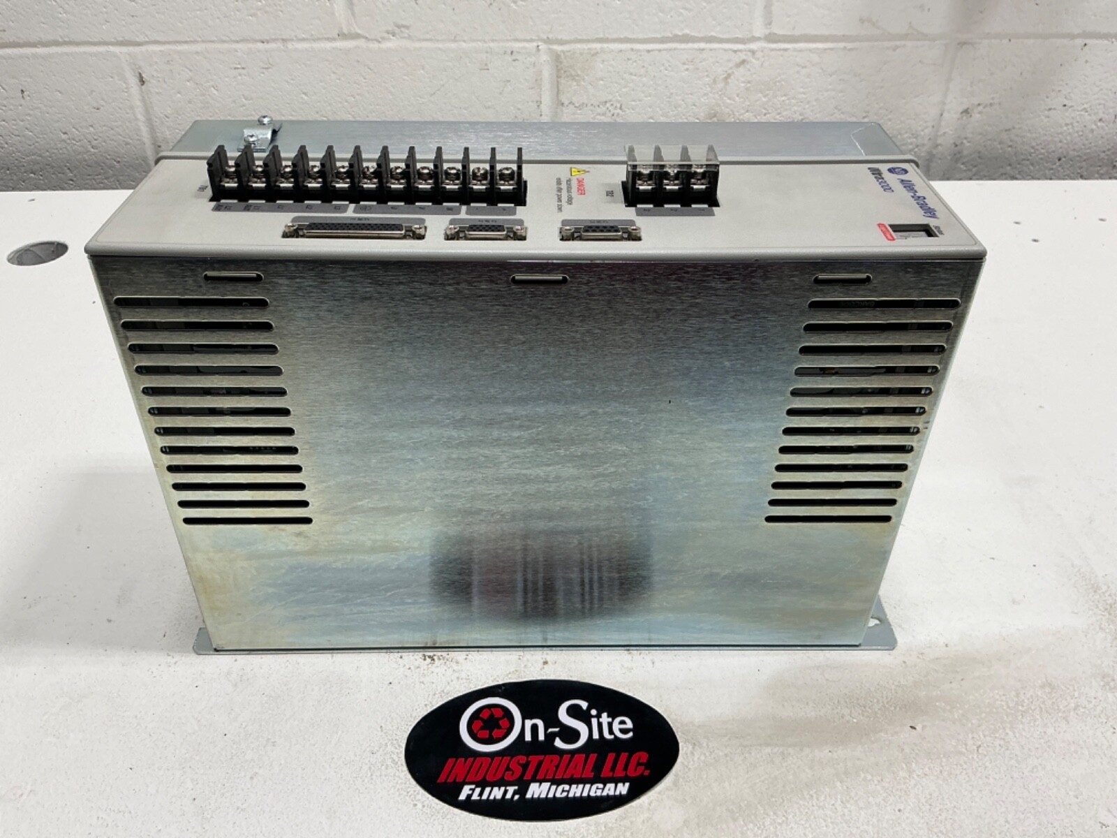 ALLEN-BRADLEY 2098-DSD-HV030 SER. B ULTRA 3000 HIGH VOLTAGE DIGITAL SERVO DRIVE