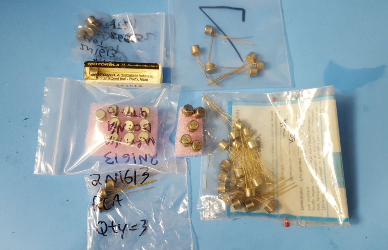 ONE PC- MIXED BRAND TRANSISTORS, 2N1613, MOTOROLLA, RCA, FAIRCHILD, 30V, 0.5A