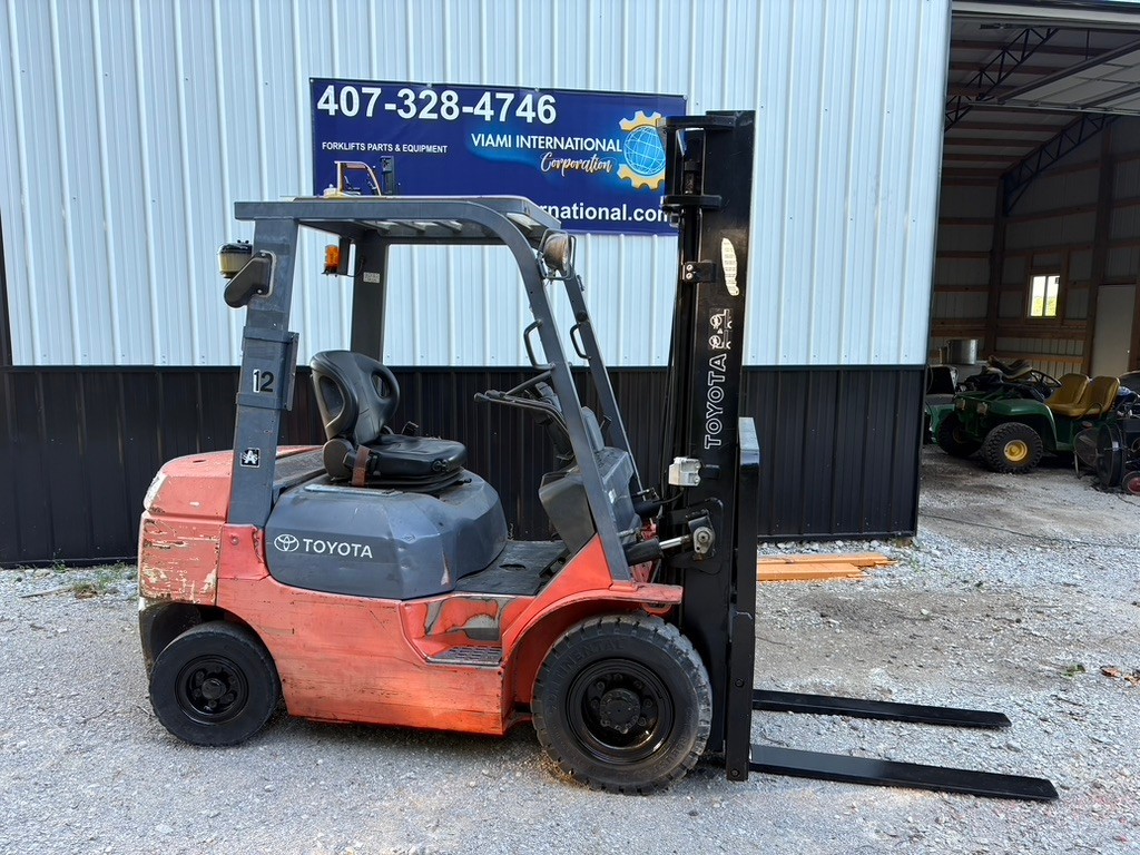 Toyota Forklift 7FDU25 5,000 lb’s Diesel 2 mast 147″