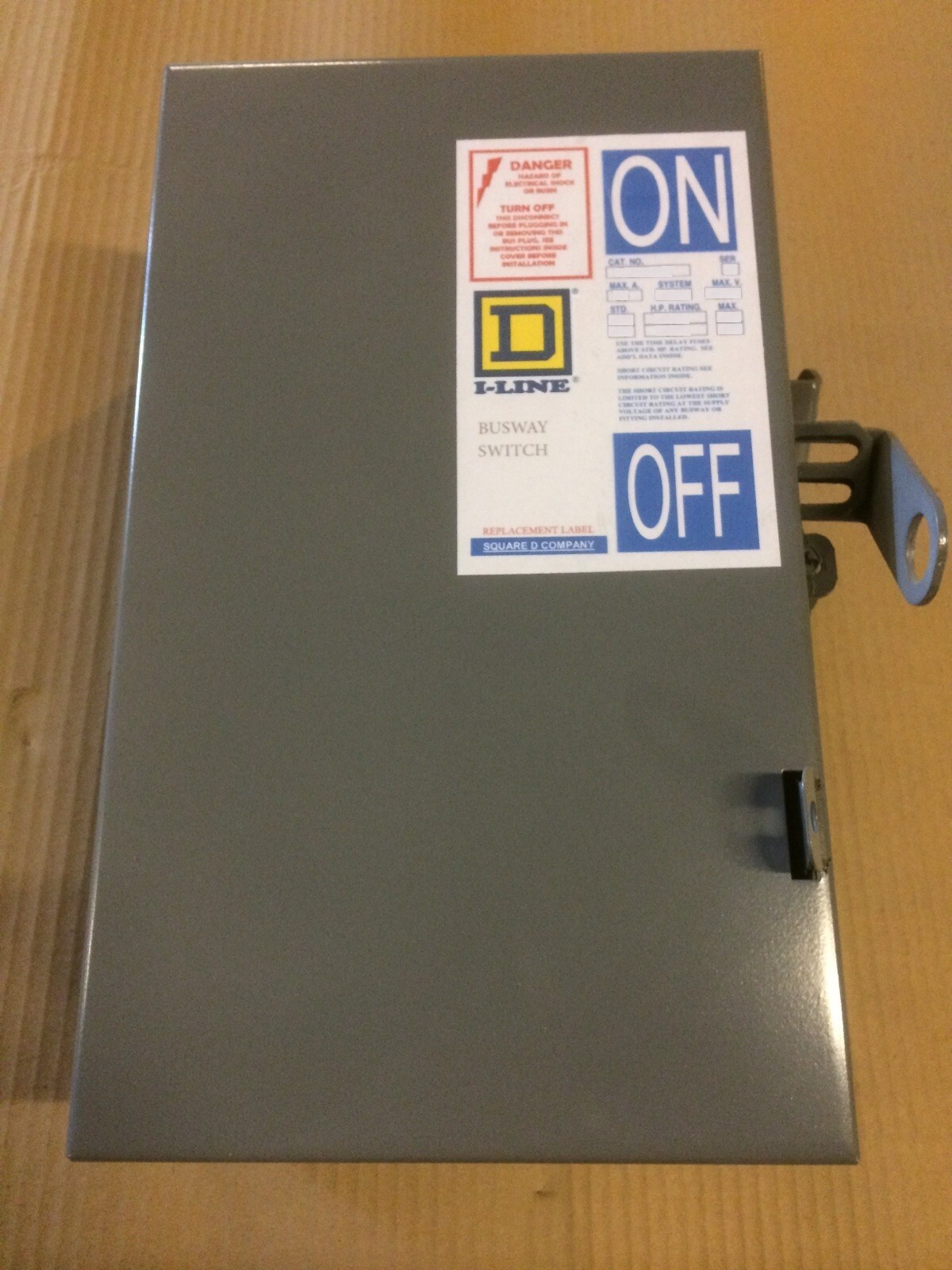 SQUARE D PQ PQ3603G 30 AMP 600V FUSIBLE FUSED BUS PLUG VERT FLAW