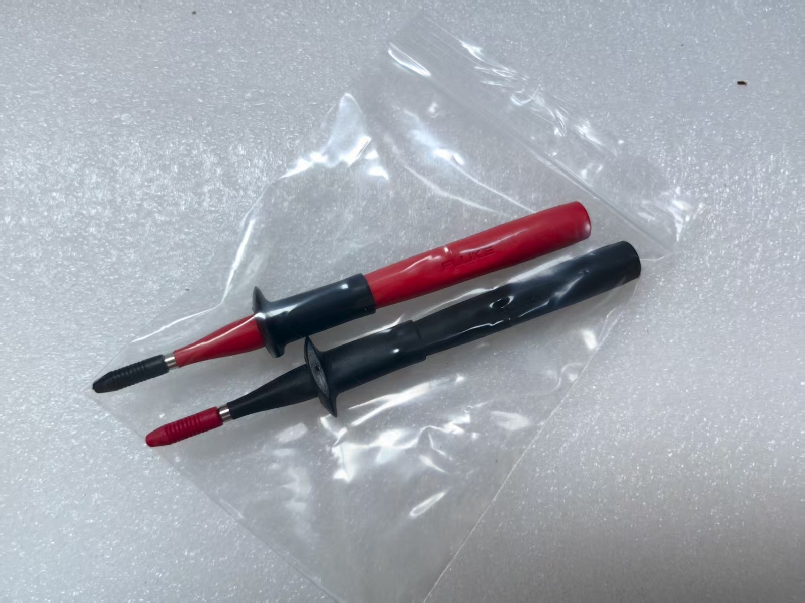 Fluke TP220 SureGrip Test Probes Red & Black color Brand new simple packaging