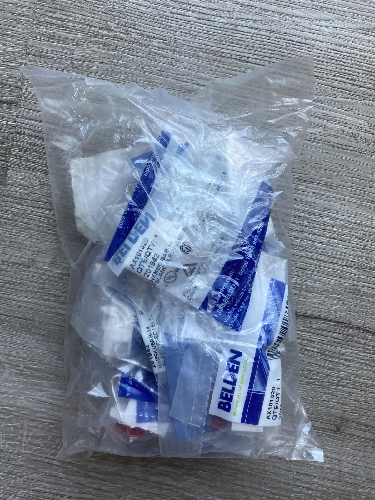 BELDEN AX101320 NXM6KU8AB-14 Blanc Elec White — bag of 10 pcs