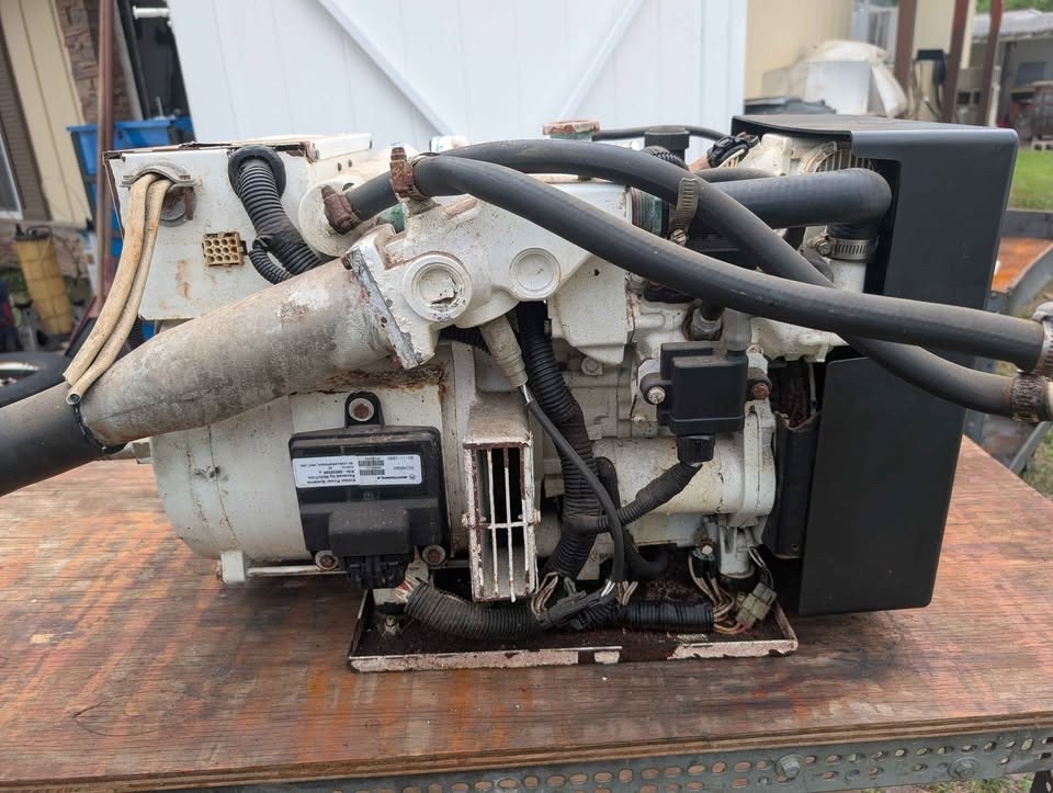 Kohler 7.3ecd Marine Gasoline Generator 7.3 kW , Running Take-Out.
